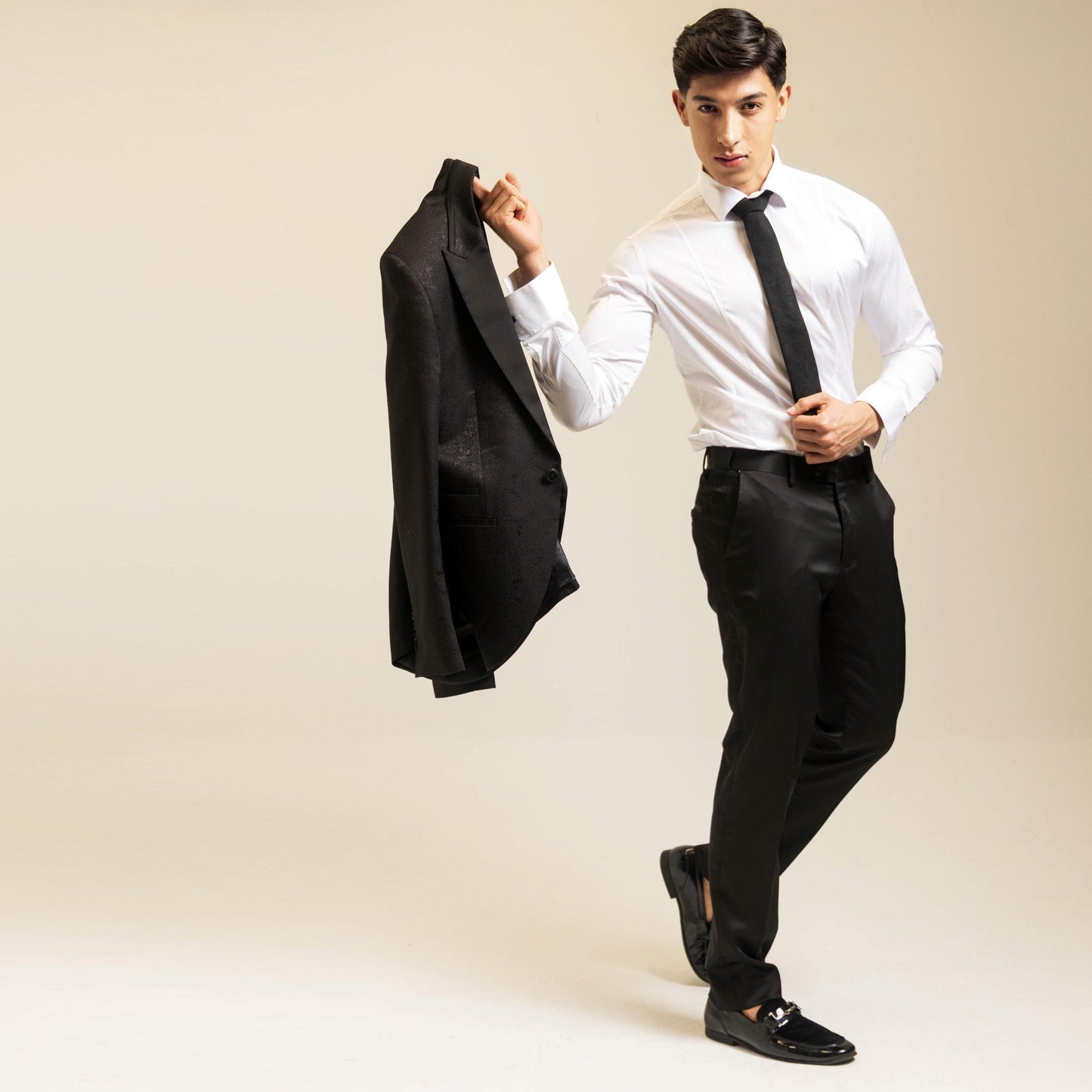 Dala · corbata negra suave