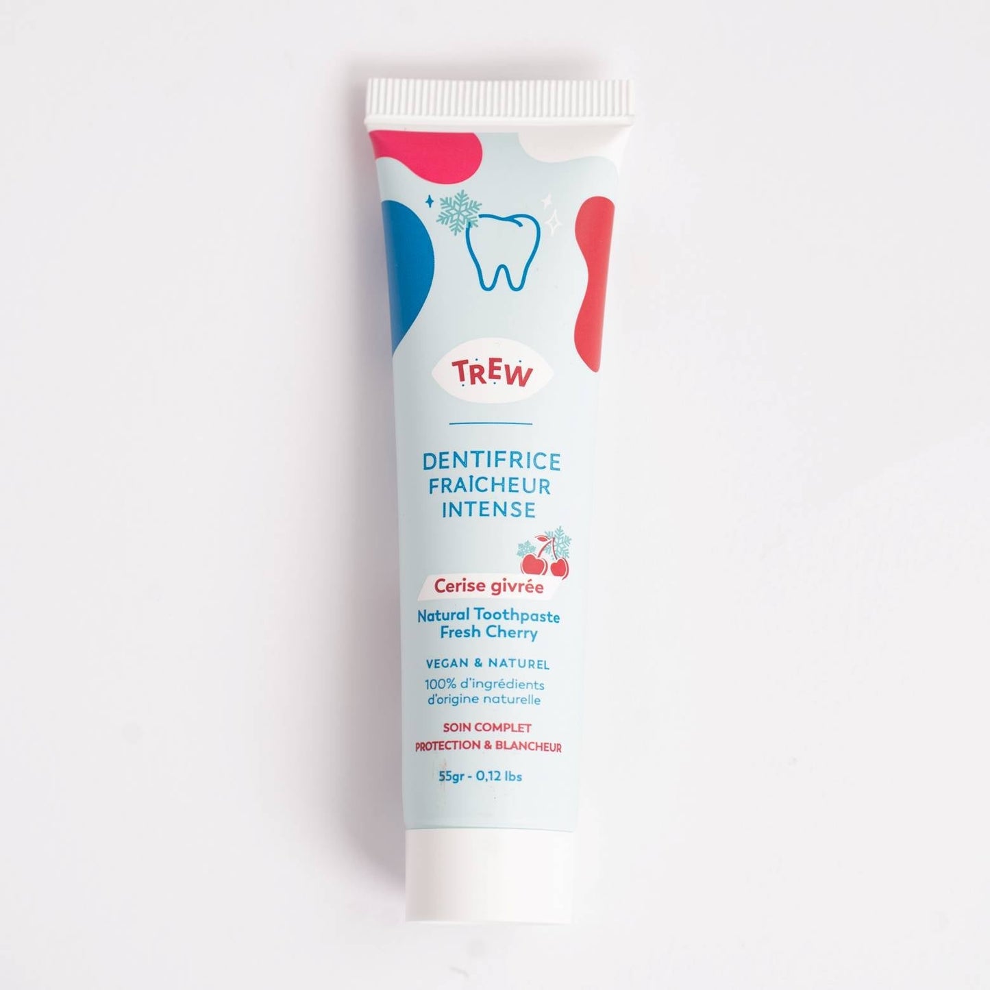Tube de dentifrice Trew bleu clair, motifs abstraits, logo dent et cerises givrées, sur fond blanc minimaliste.