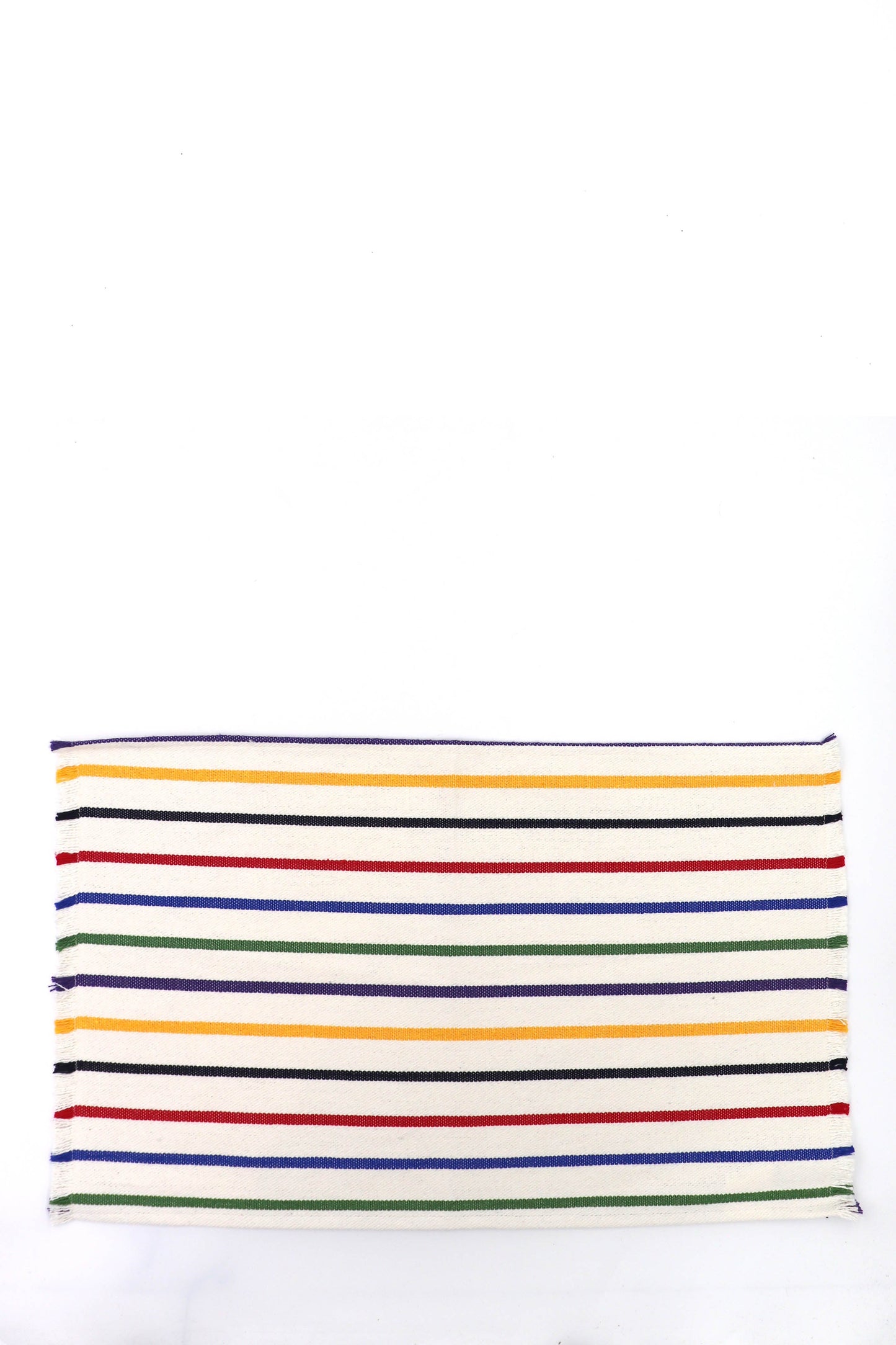 Alfombra de tela rayada en amarillo, verde, morado y azul, estilo moderno y colorido, ideal para decoración del hogar.