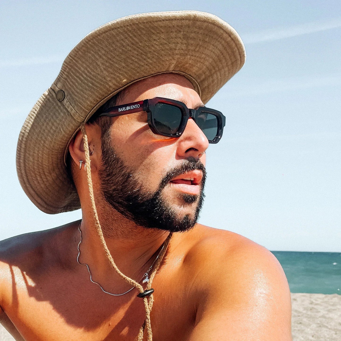 Famara · gafas de sol rojo sangre y lentes verdes UV400