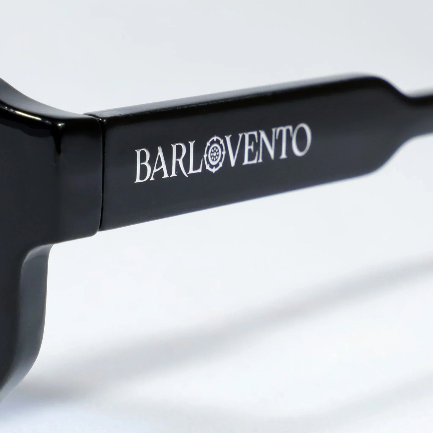 Genovenses · gafas de sol negras llamativas con lentes azul