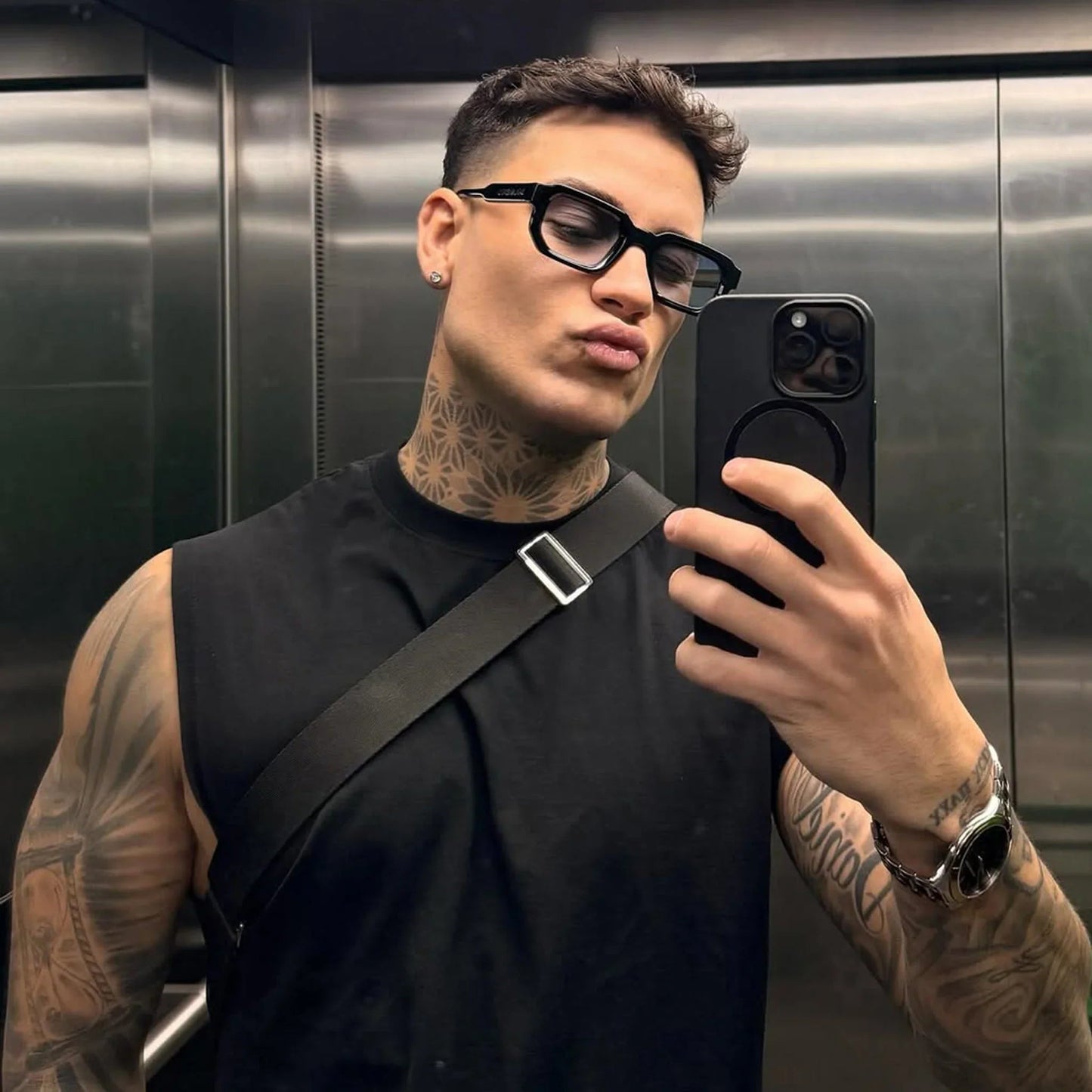 Genovenses · gafas de sol negras llamativas con lentes azul