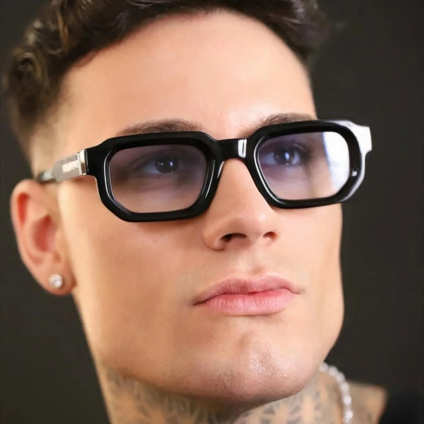 Genovenses · gafas de sol negras llamativas con lentes azul