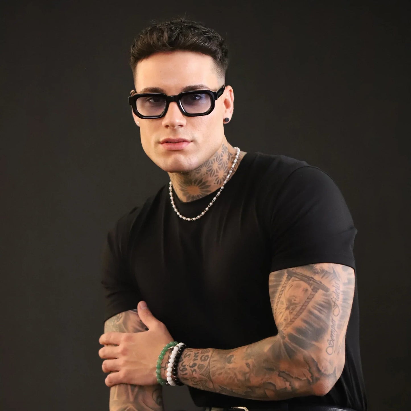 Genovenses · gafas de sol negras llamativas con lentes azul