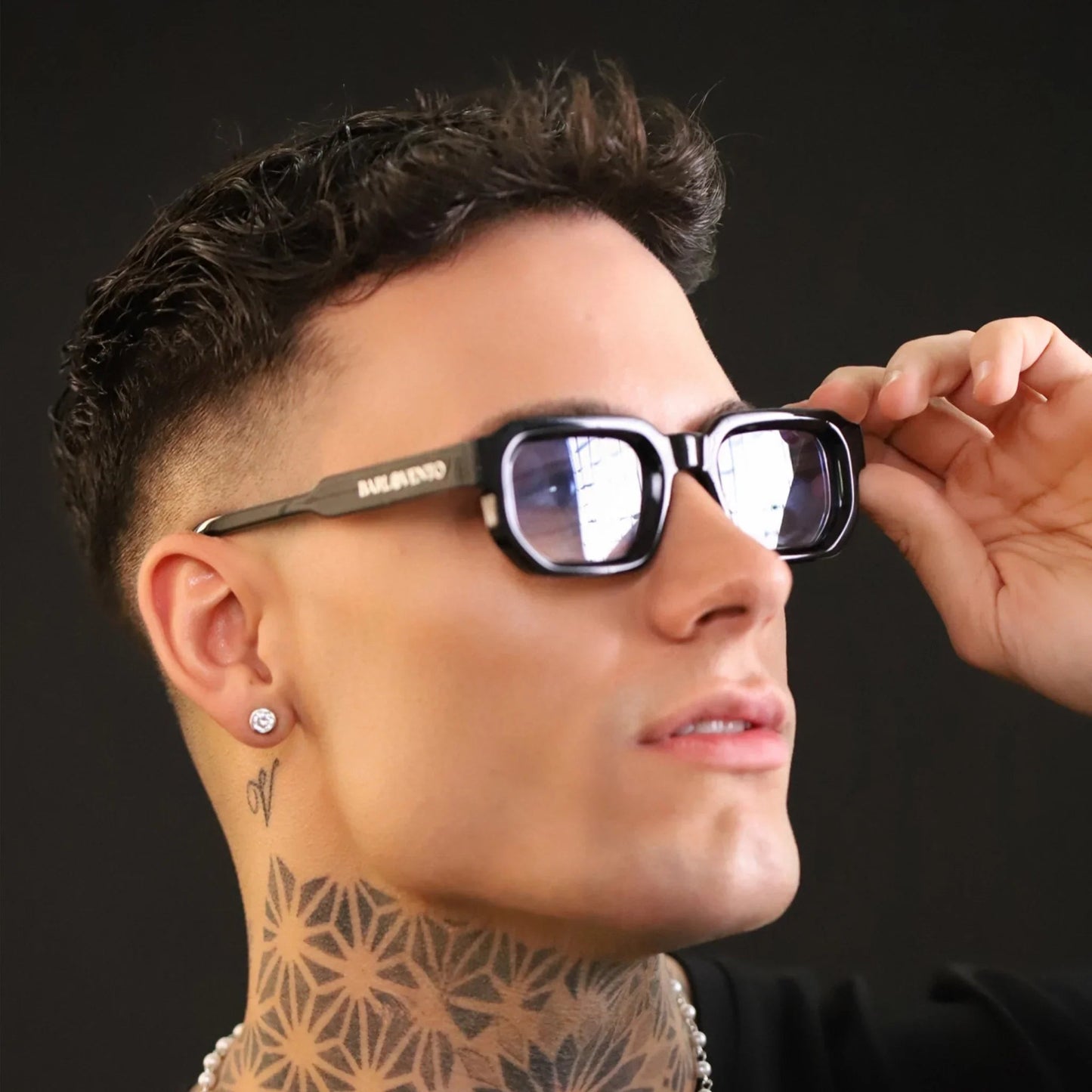 Genovenses · gafas de sol negras llamativas con lentes azul