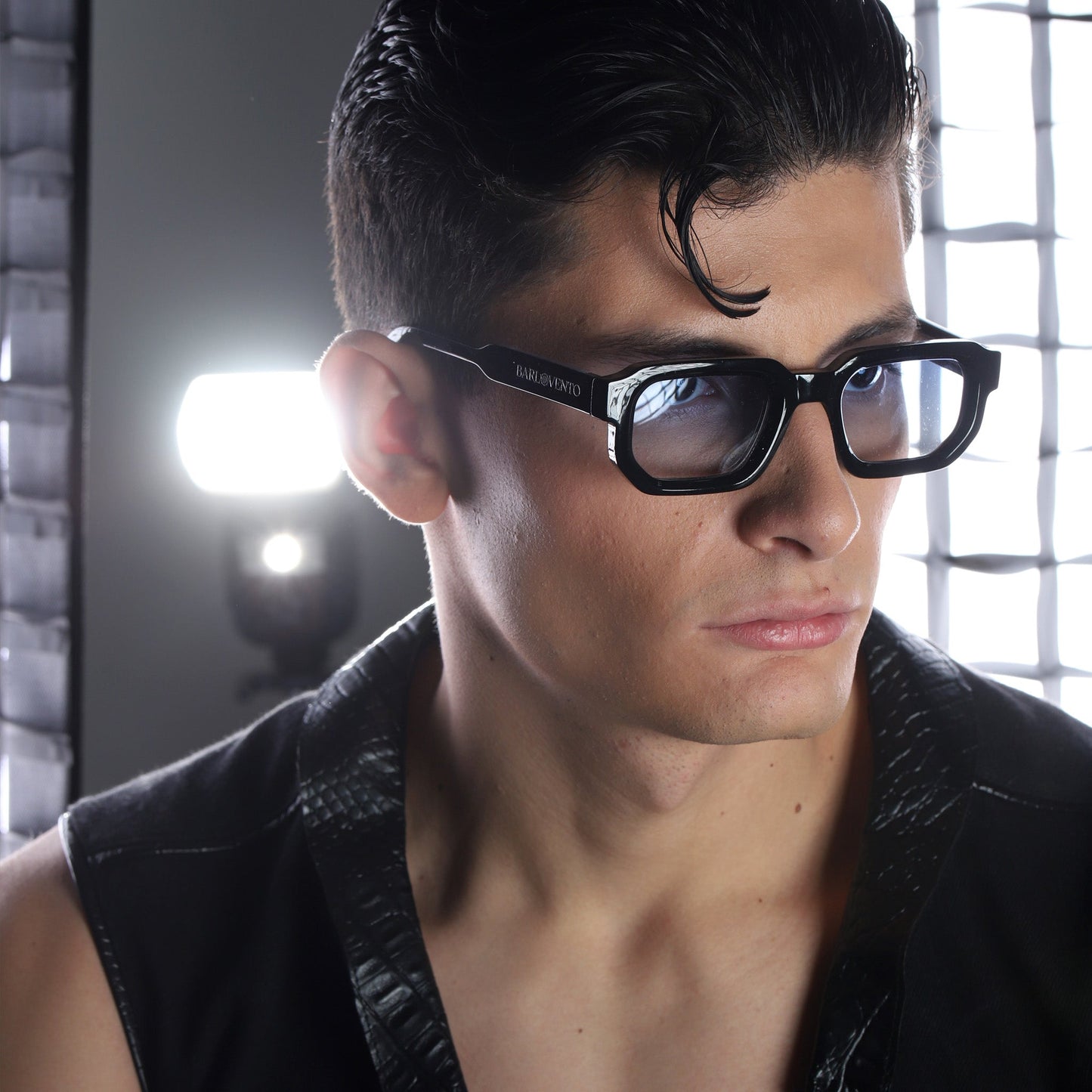 Genovenses · gafas de sol negras llamativas con lentes azul