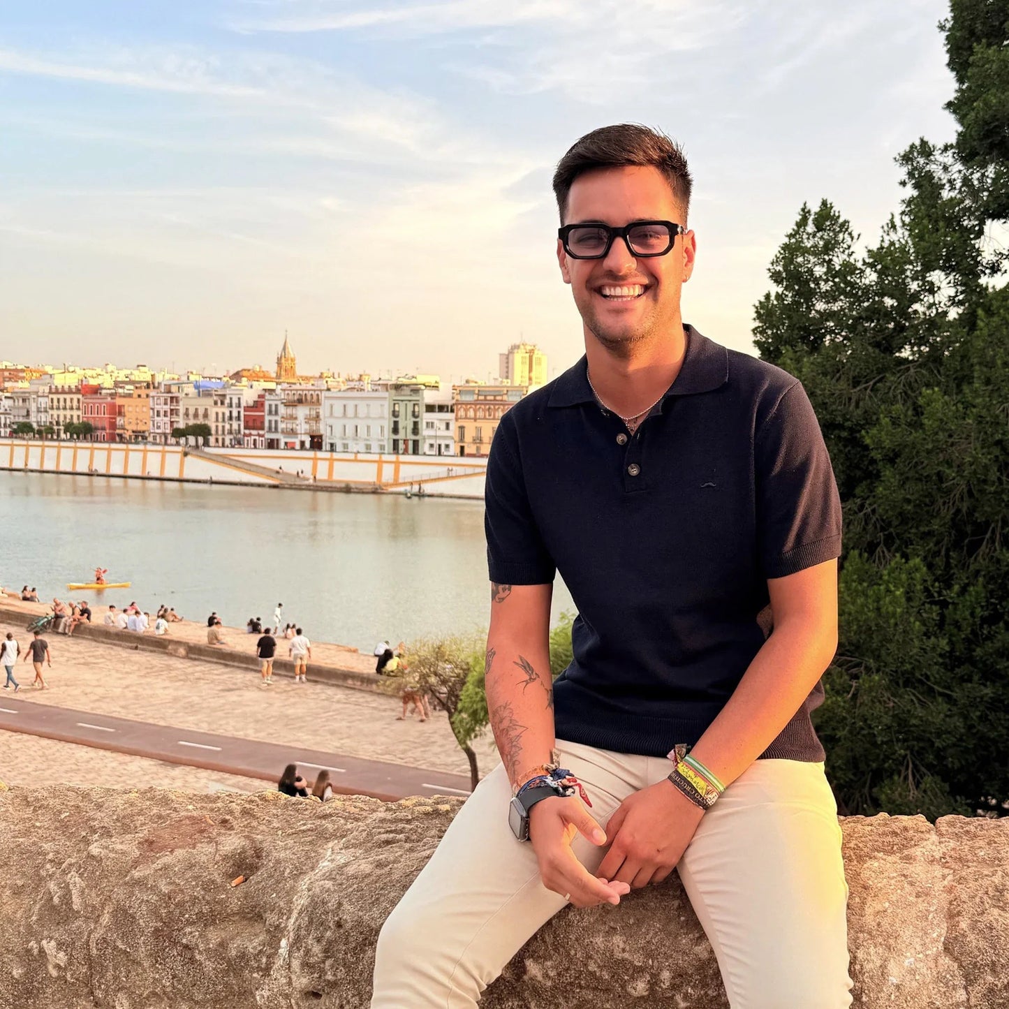 Genovenses · gafas de sol negras llamativas con lentes azul