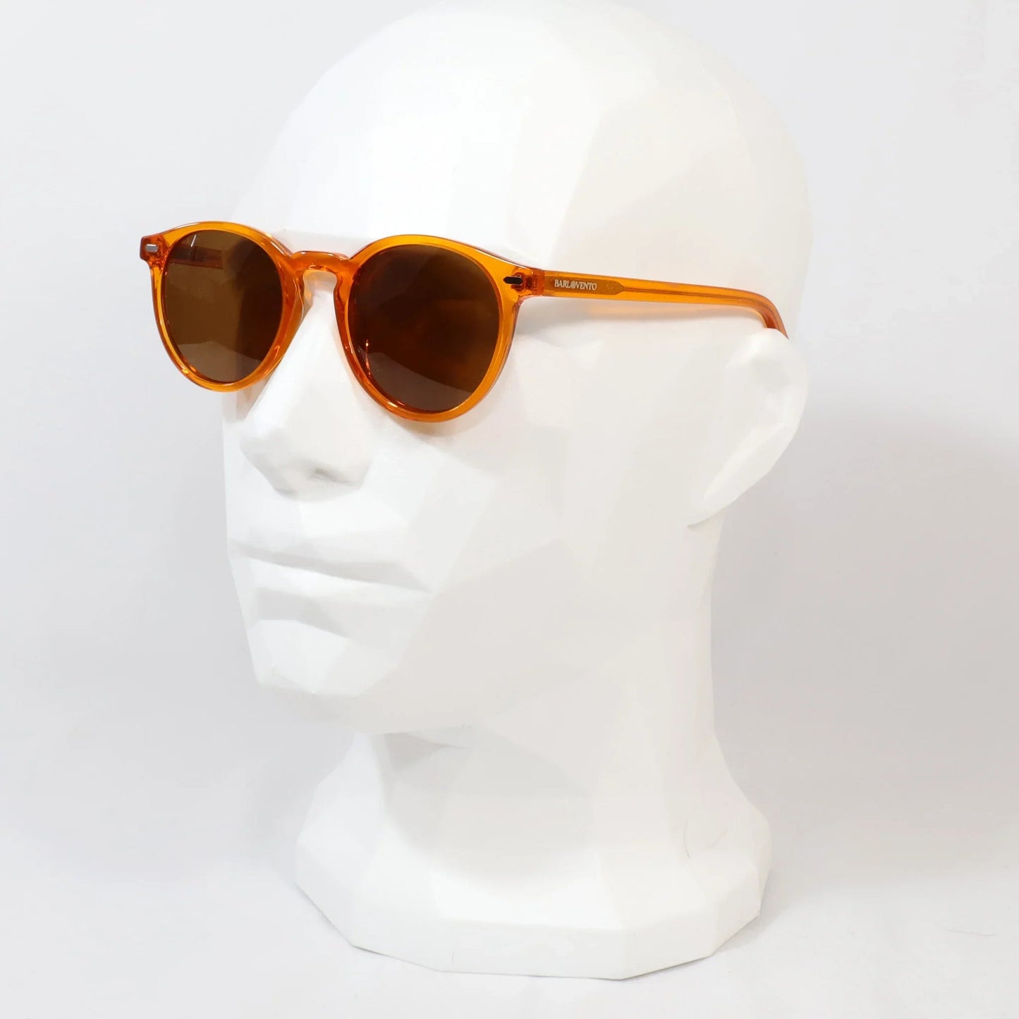 Gulpiyuri · gafas de sol de color naranja cristal