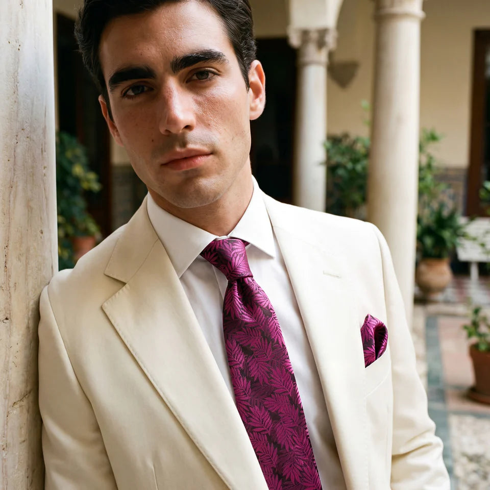 Helecho rosado · conjunto de corbata floral magenta con pañuelo, gemelos y pasador