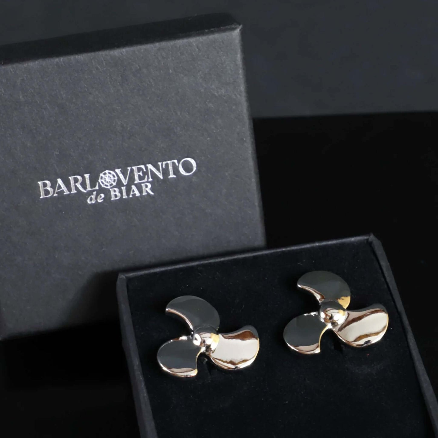 Gemelos con hélice de barco en caja negra, perfectos para amantes de los barcos y marineros.