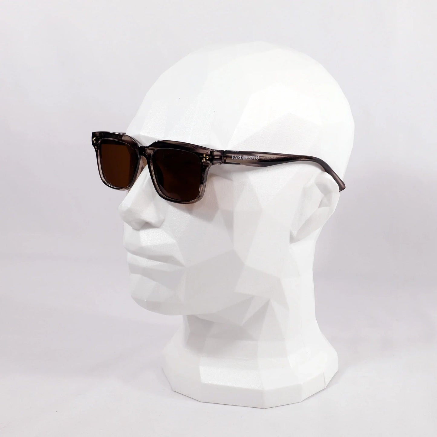 Illetes · gafas de sol de color marrón grisáceo cristalino con lentes marrones