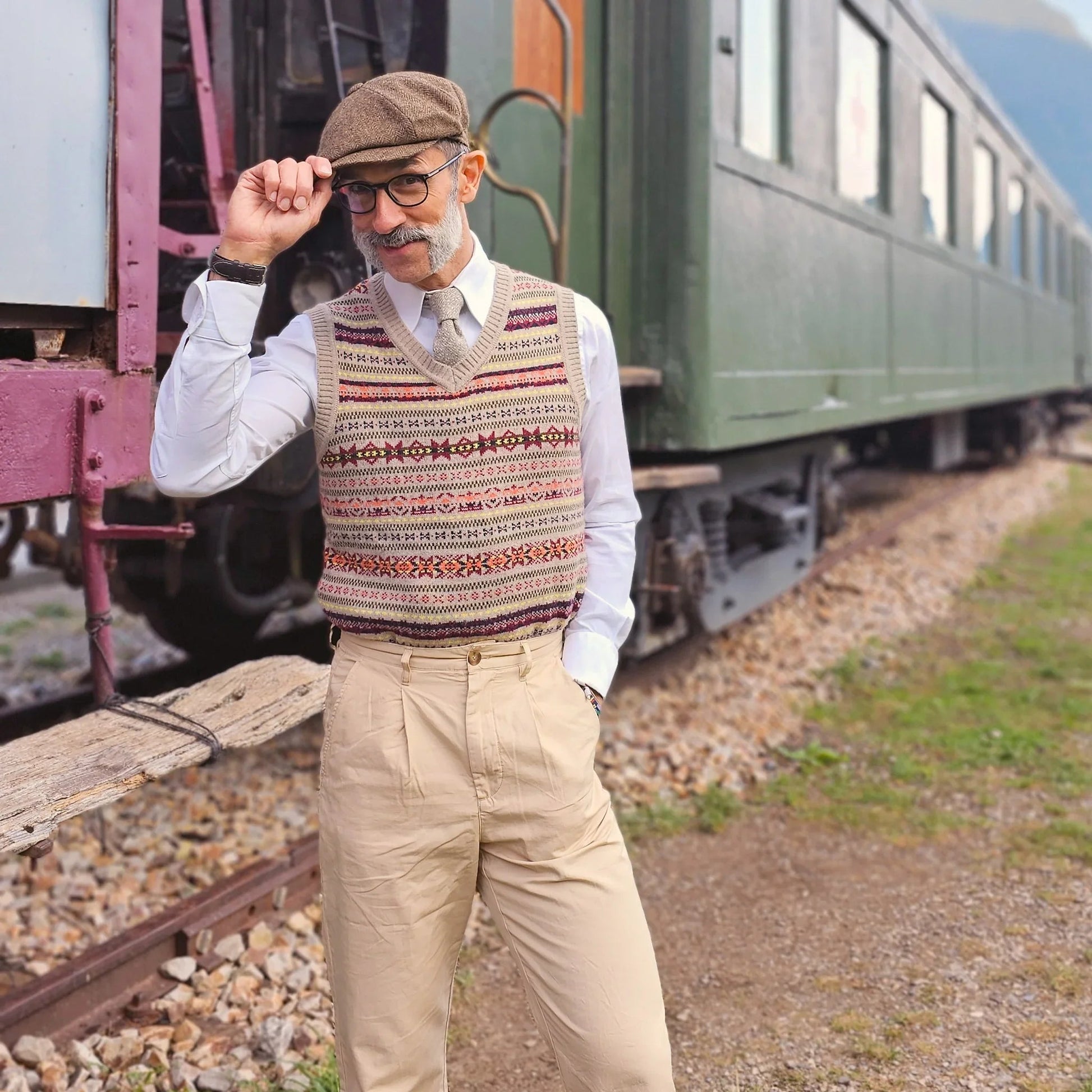 hombre con corbata de lana beige con textura profunda