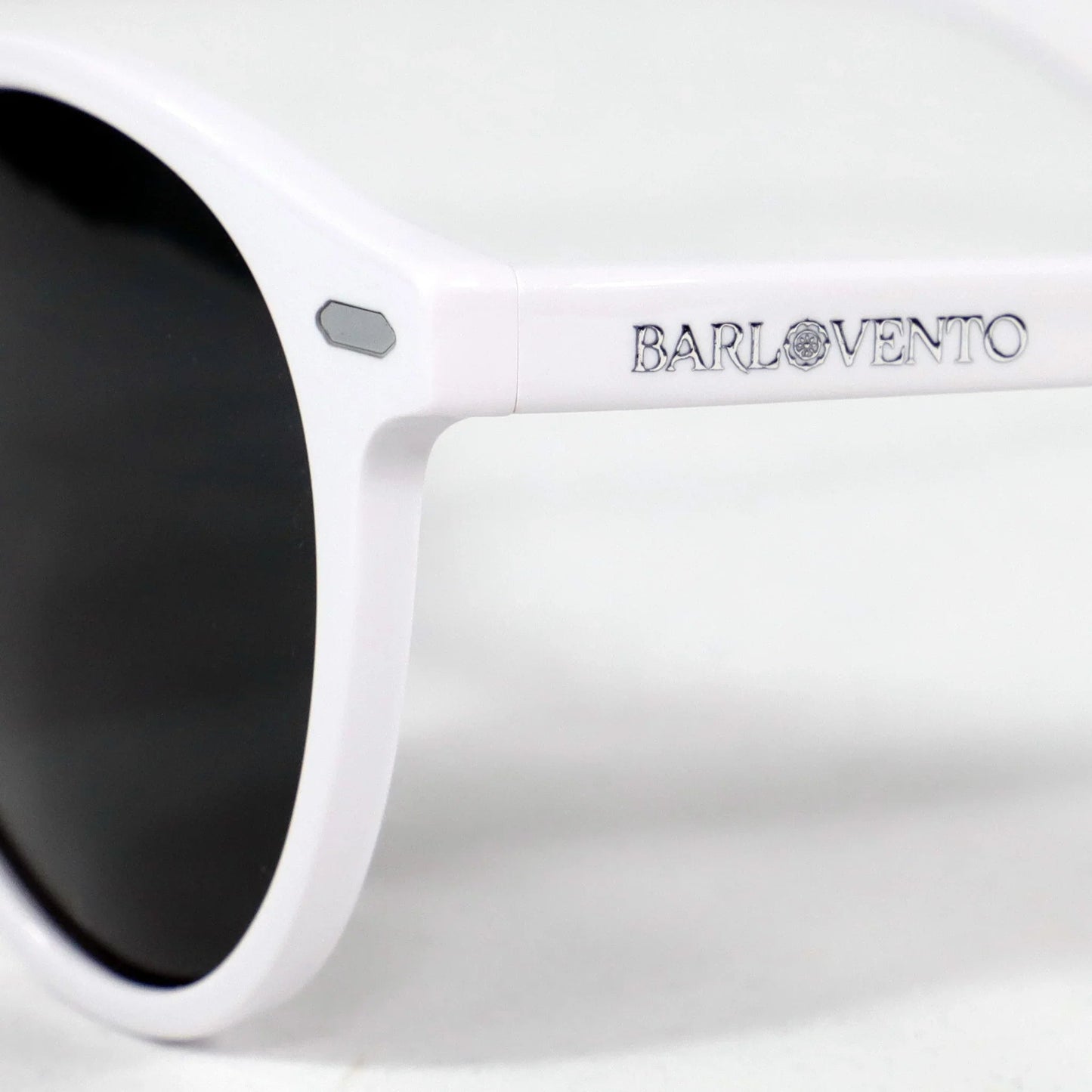 Macarella · gafas de sol redondas blancas con lentes grises