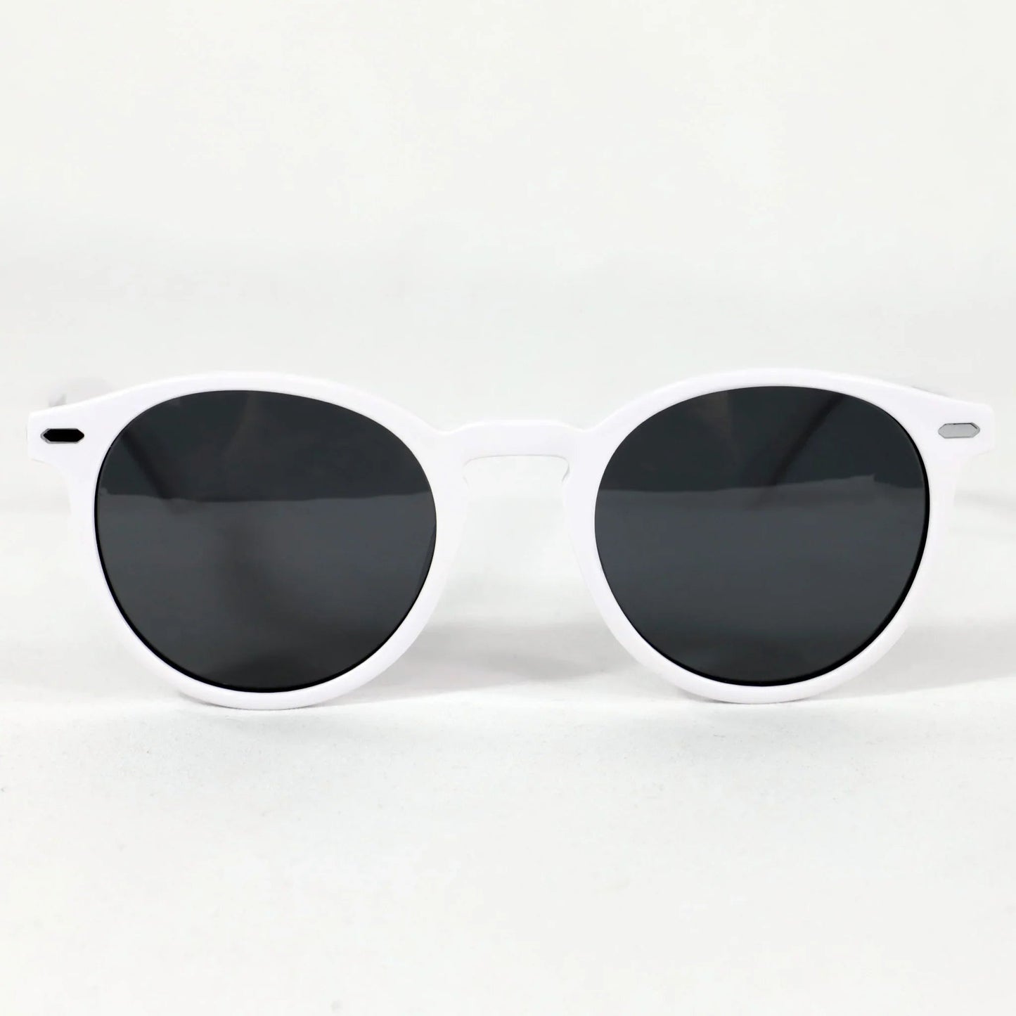 Macarella · gafas de sol redondas blancas con lentes grises