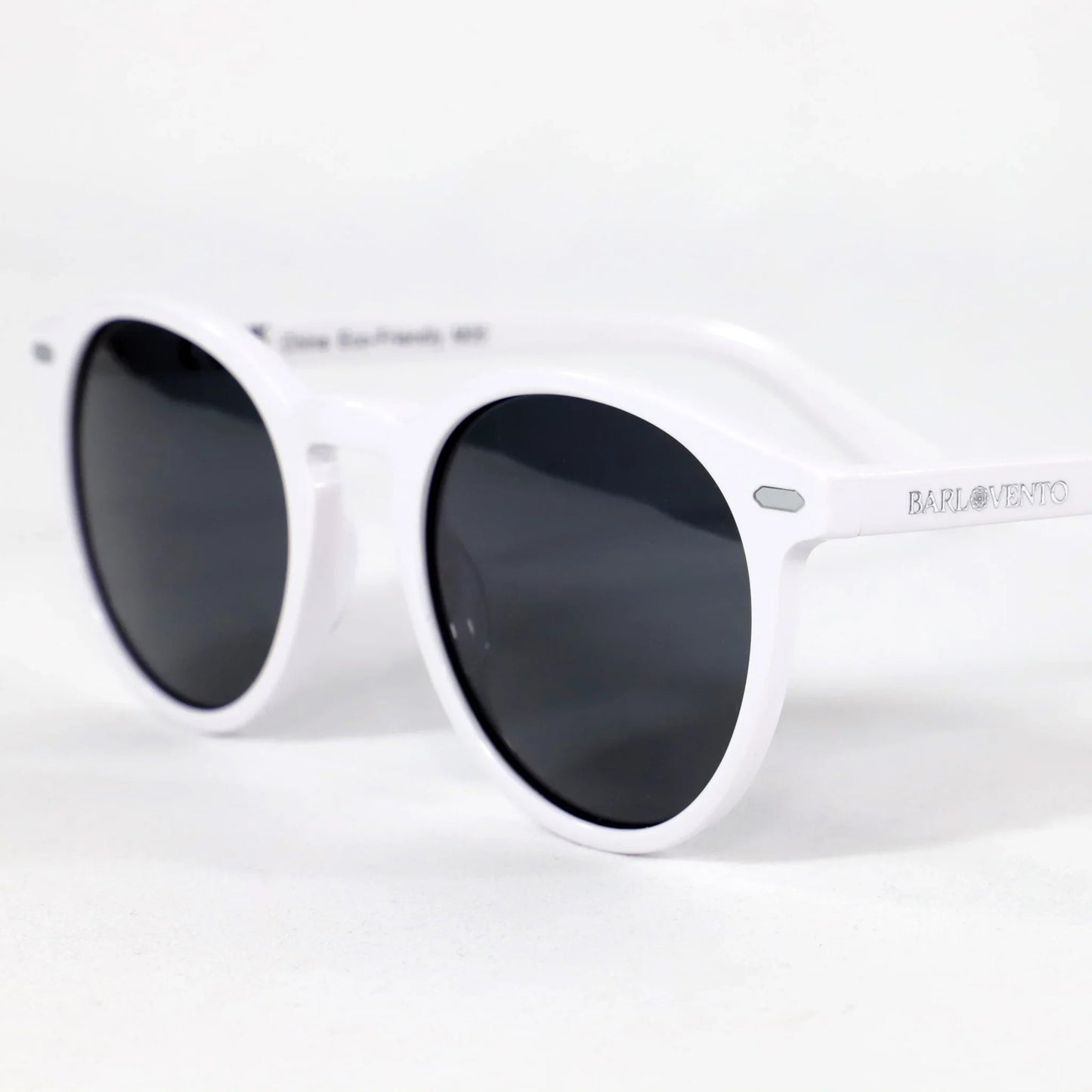 Macarella · gafas de sol redondas blancas con lentes grises