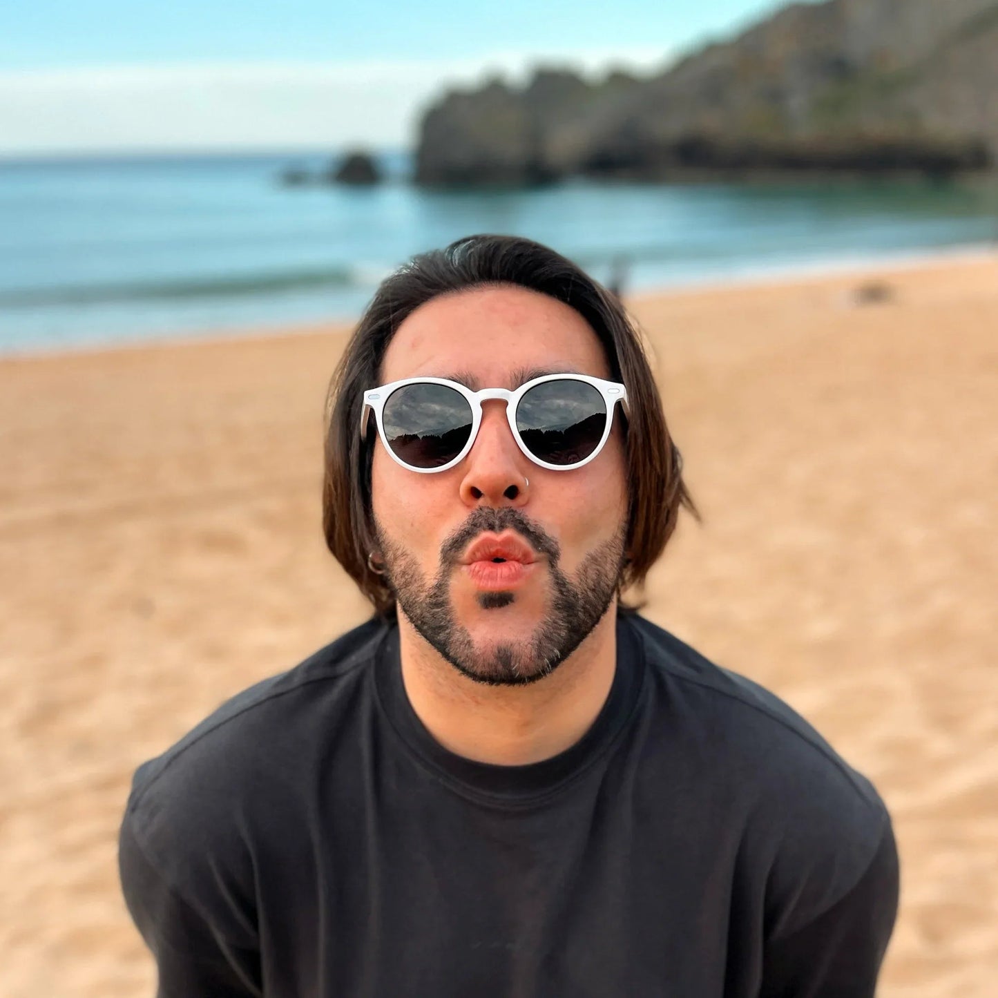 Macarella · gafas de sol redondas blancas con lentes grises
