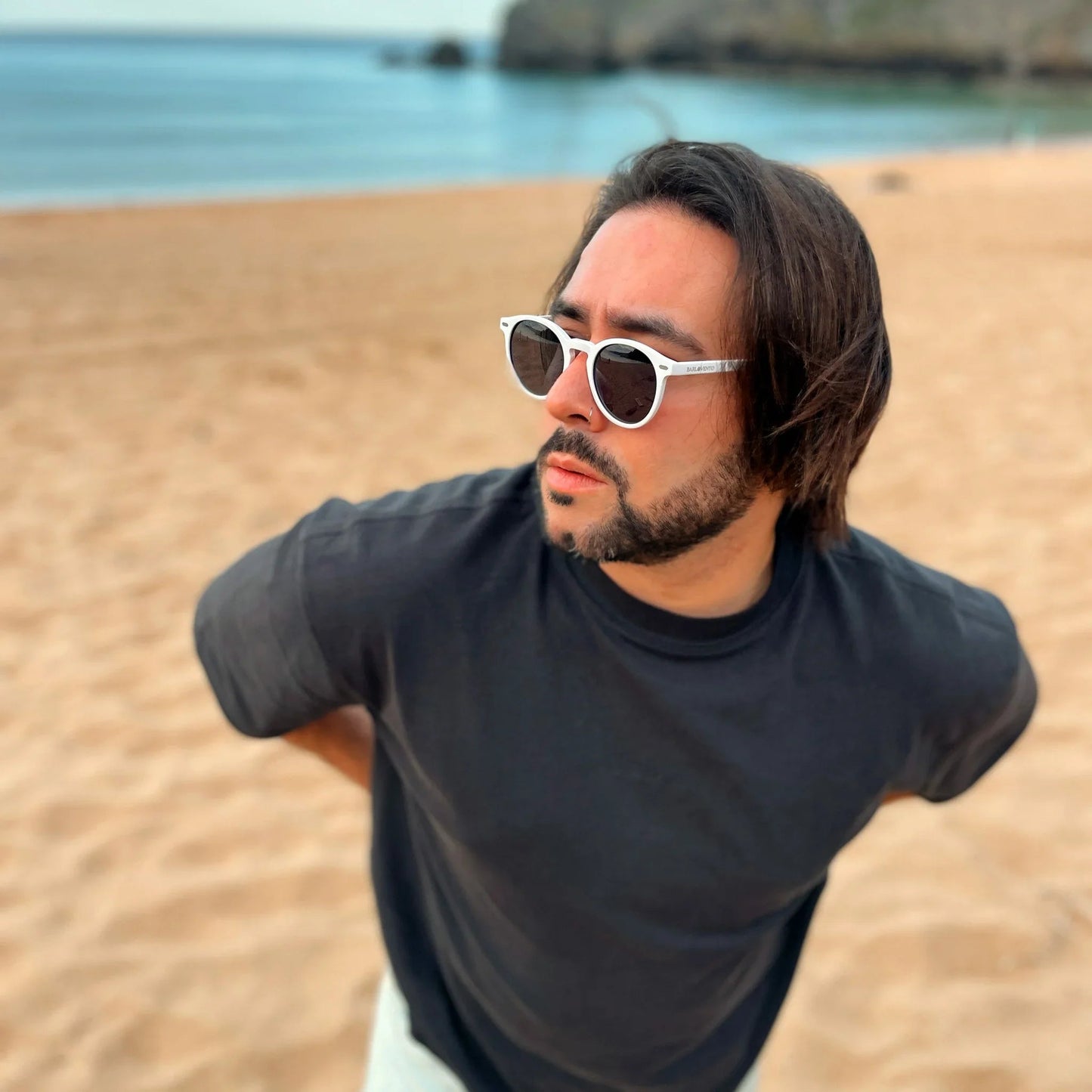 Macarella · gafas de sol redondas blancas con lentes grises