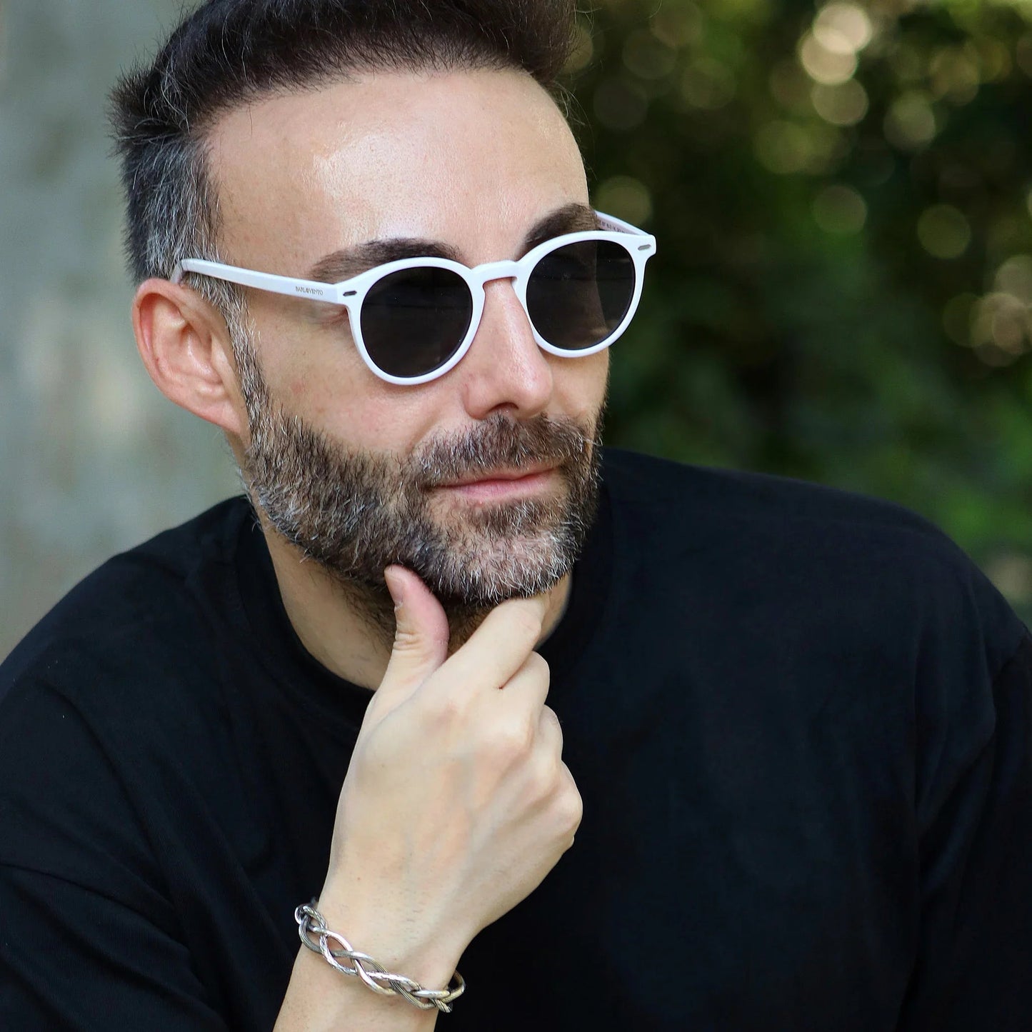 Macarella · gafas de sol redondas blancas con lentes grises