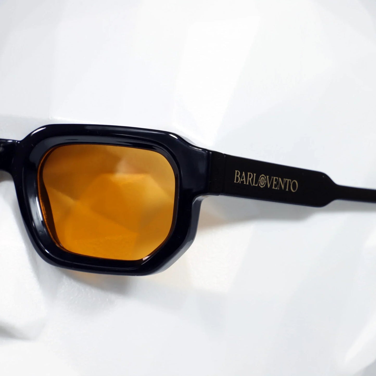 Médano · gafas de sol negras llamativas con lentes naranjas