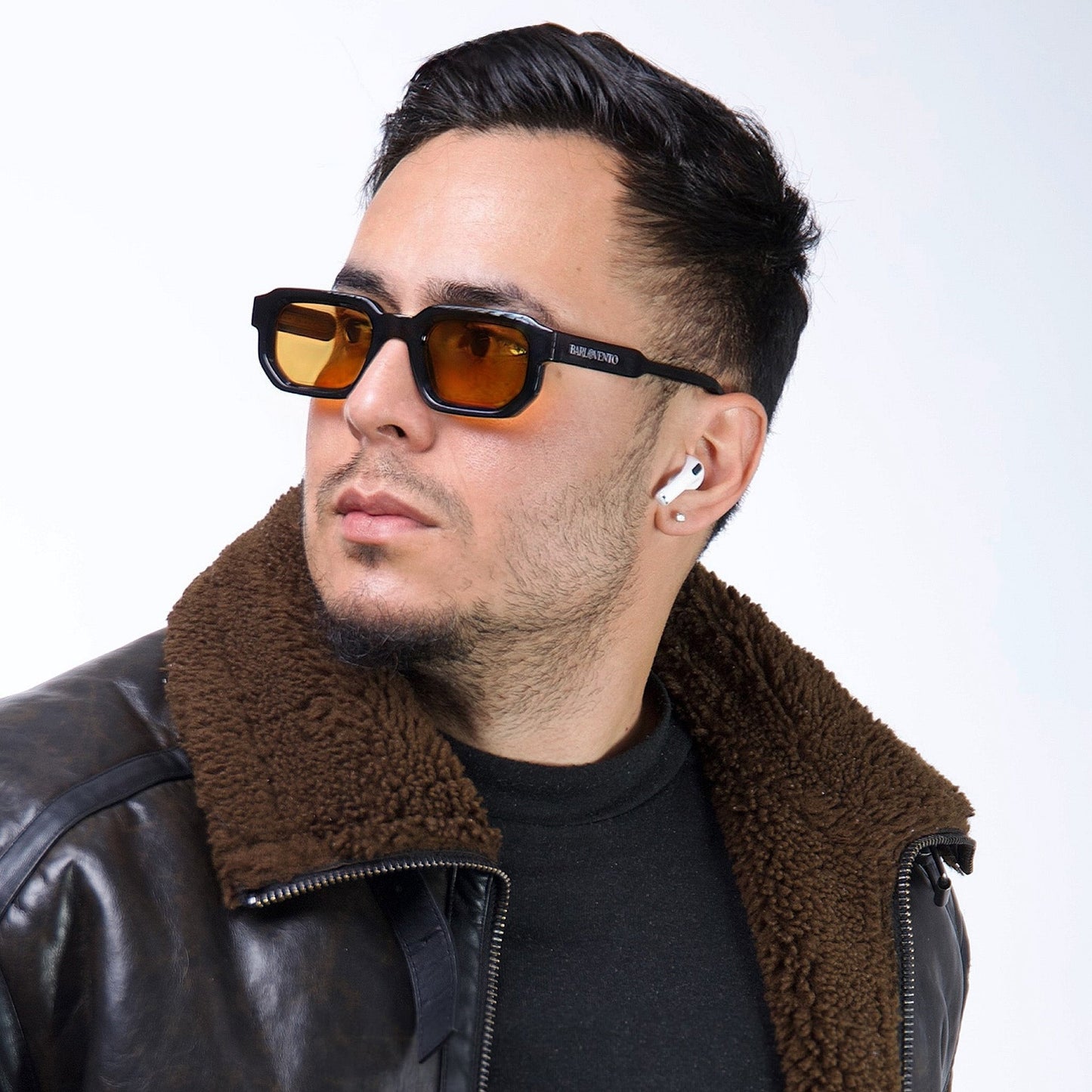 Médano · gafas de sol negras llamativas con lentes naranjas