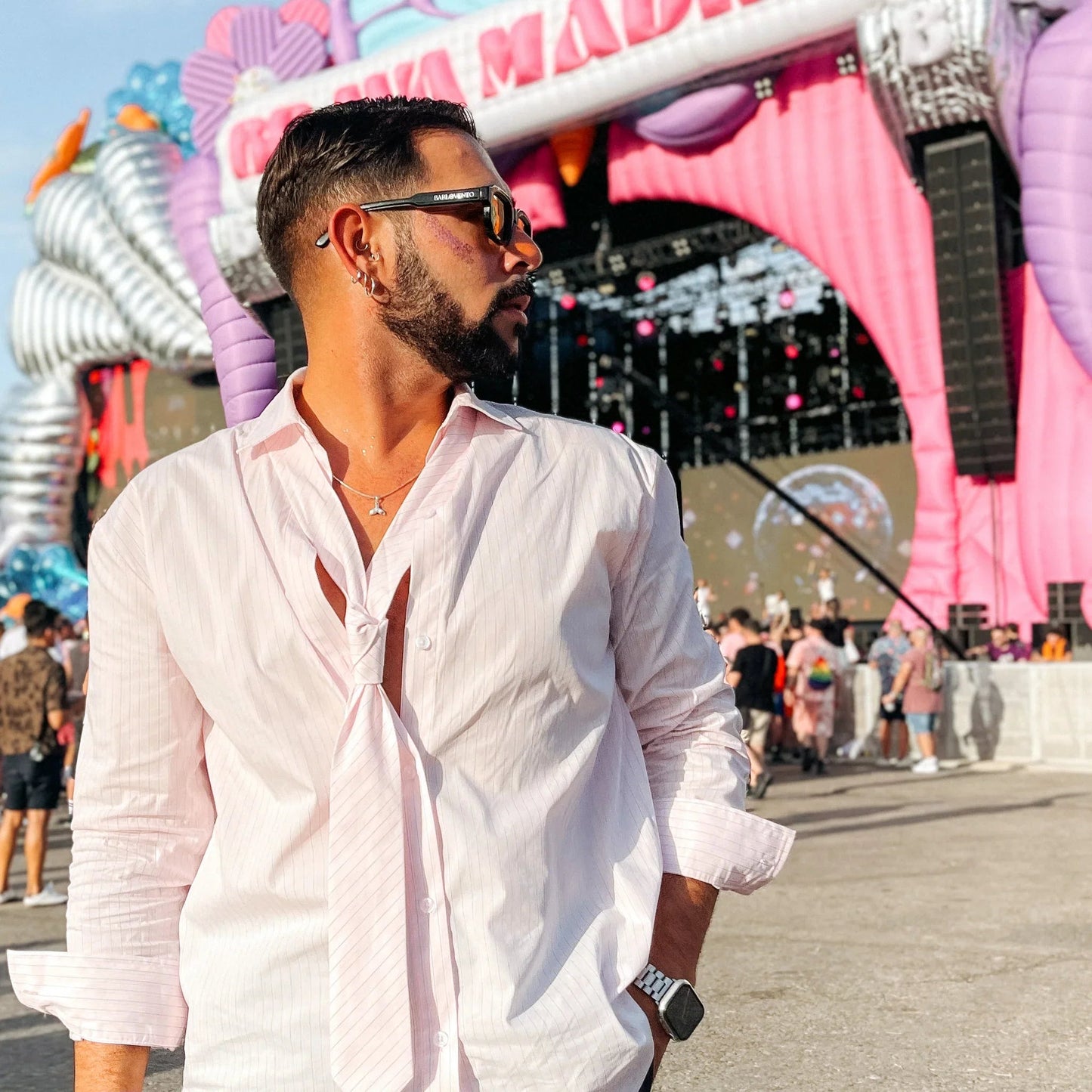 Médano · gafas de sol negras llamativas con lentes naranjas