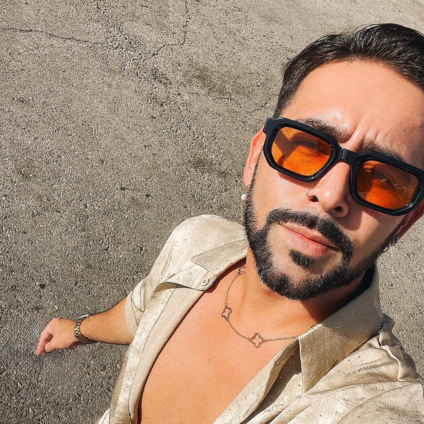 Médano · gafas de sol negras llamativas con lentes naranjas