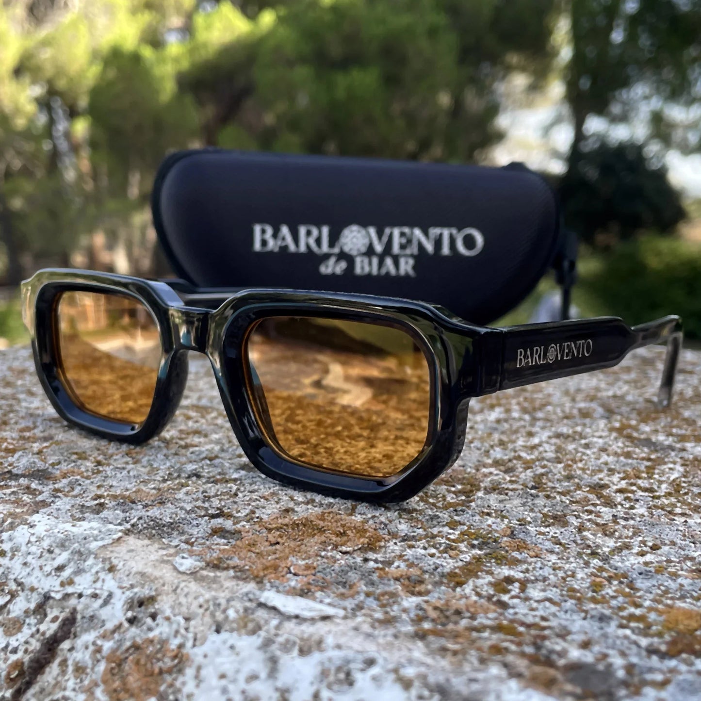 Médano · gafas de sol negras llamativas con lentes naranjas