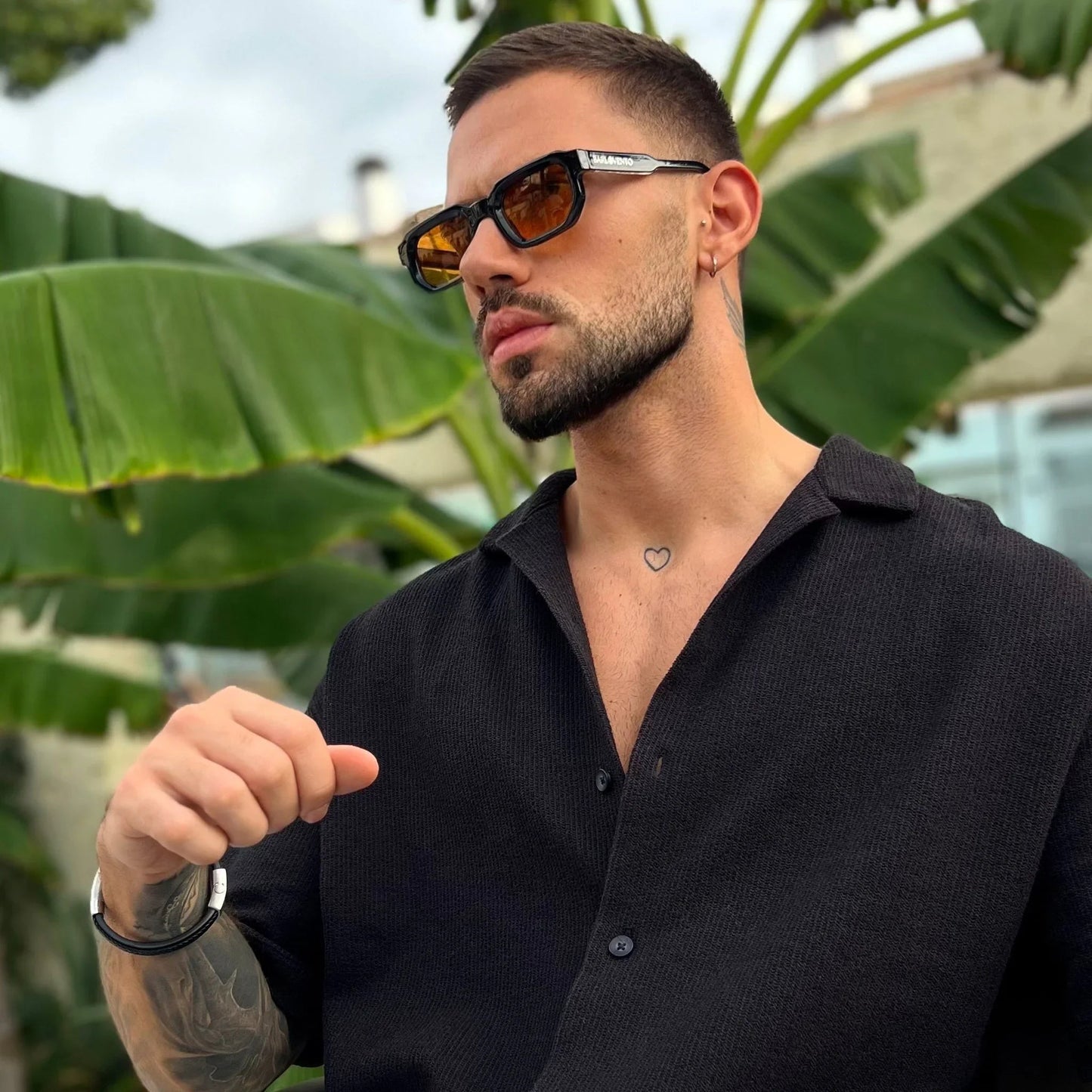 Médano · gafas de sol negras llamativas con lentes naranjas