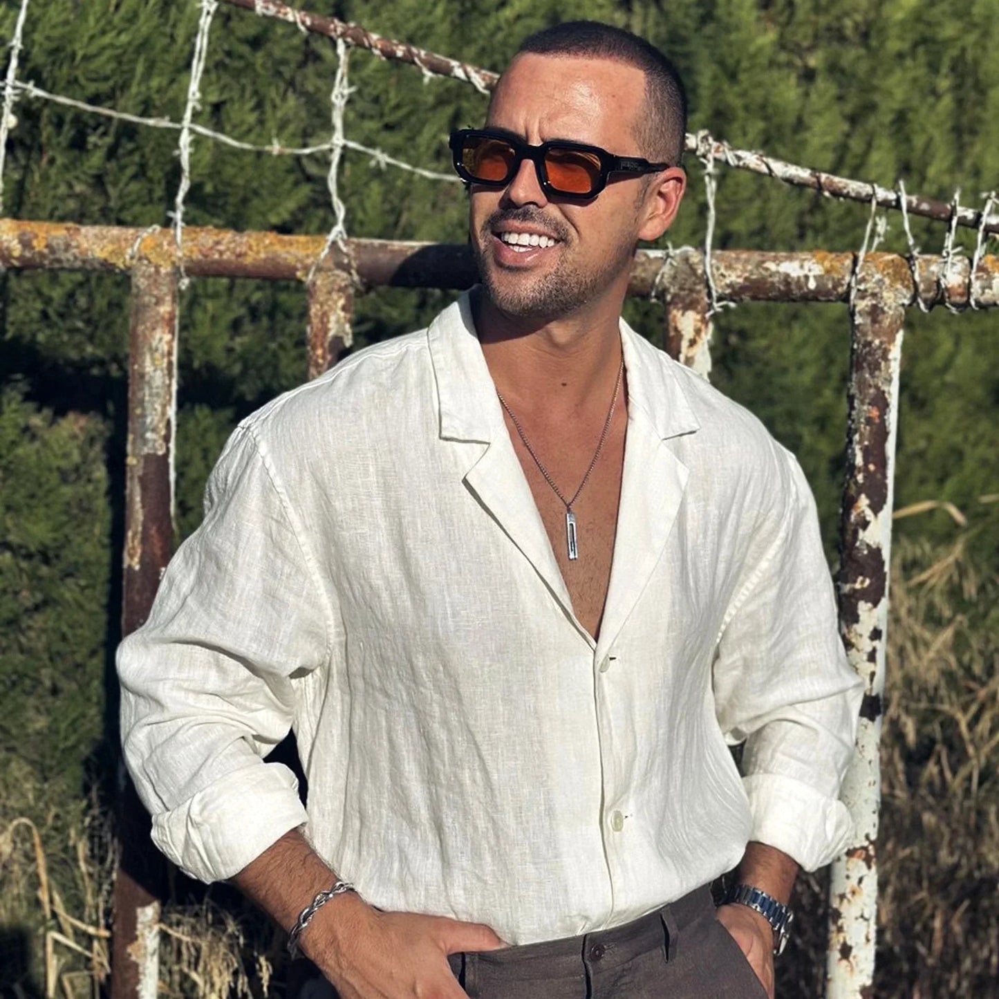 Médano · gafas de sol negras llamativas con lentes naranjas