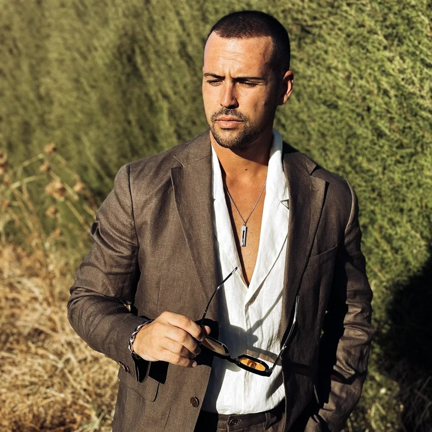 Médano · gafas de sol negras llamativas con lentes naranjas