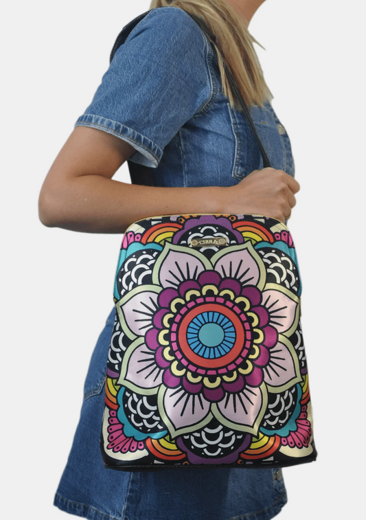 Mochila de Mujer y Bolso de hombro grande BagPack Mandala Arcoíris | CHULA Tulum