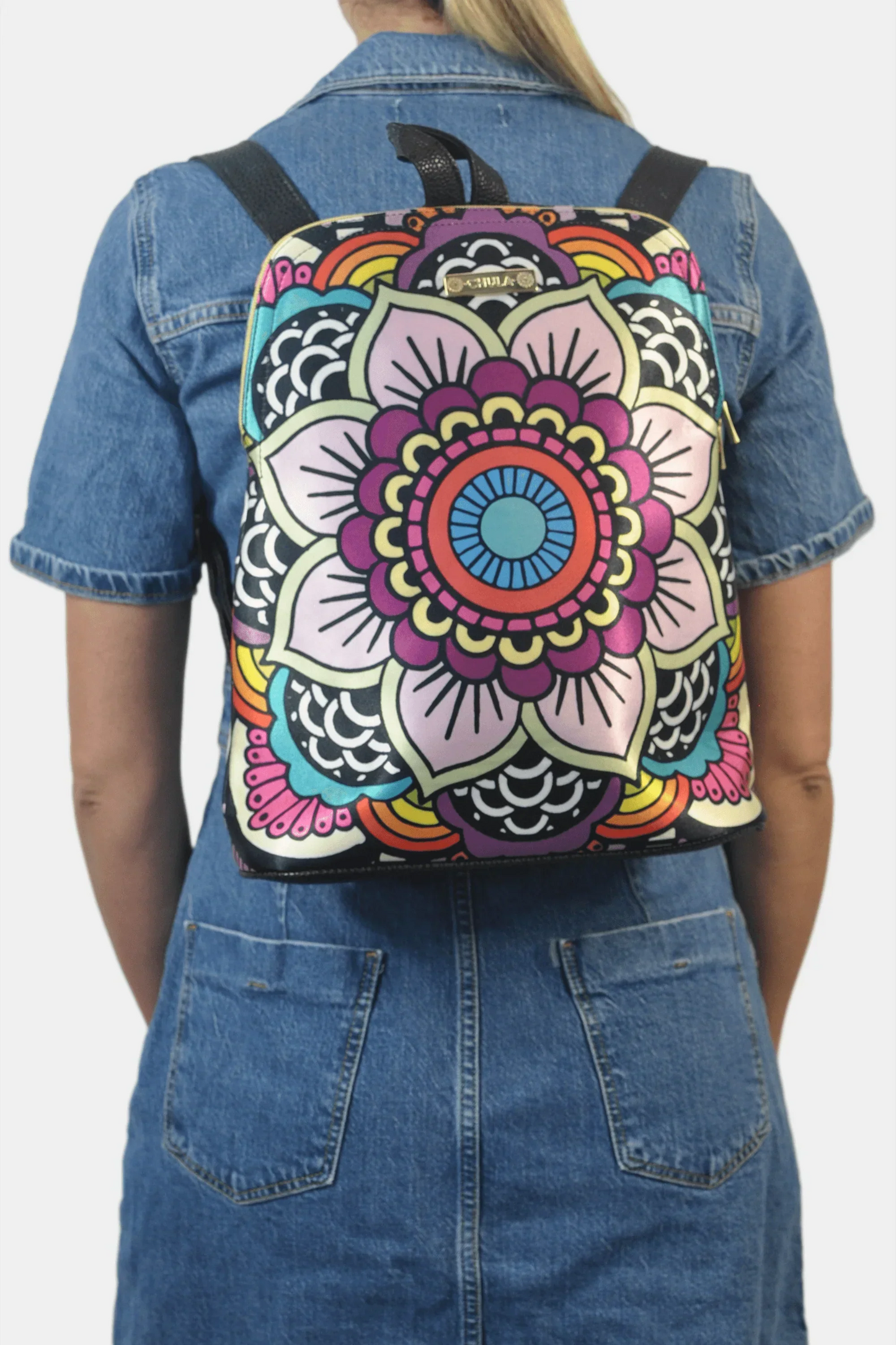 Mochila de Mujer y Bolso de hombro grande BagPack Mandala Arcoíris | CHULA Tulum