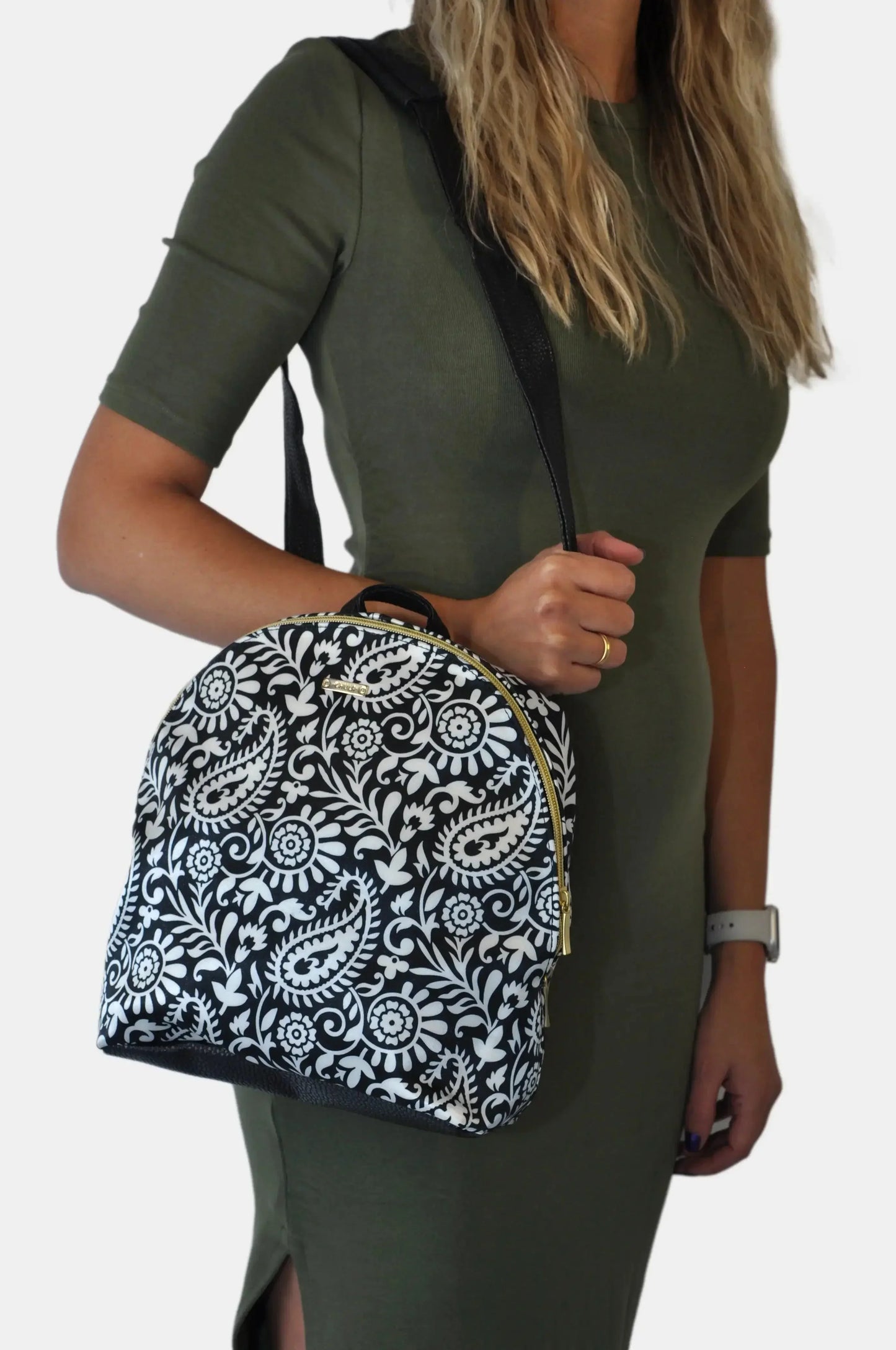 Mochila pequeña de Mujer y Bolso de hombro Mini BackPack Garigol negro | CHULA Tulum