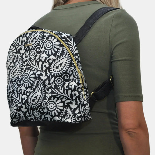 Mochila pequeña de Mujer y Bolso de hombro Mini BackPack Garigol negro | CHULA Tulum