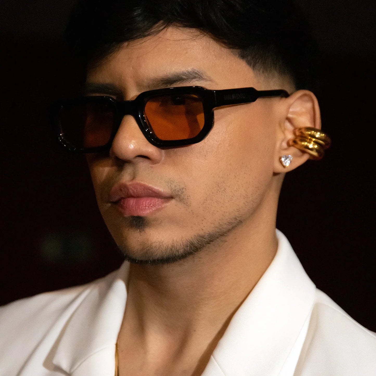 Médano · gafas de sol negras llamativas con lentes naranjas