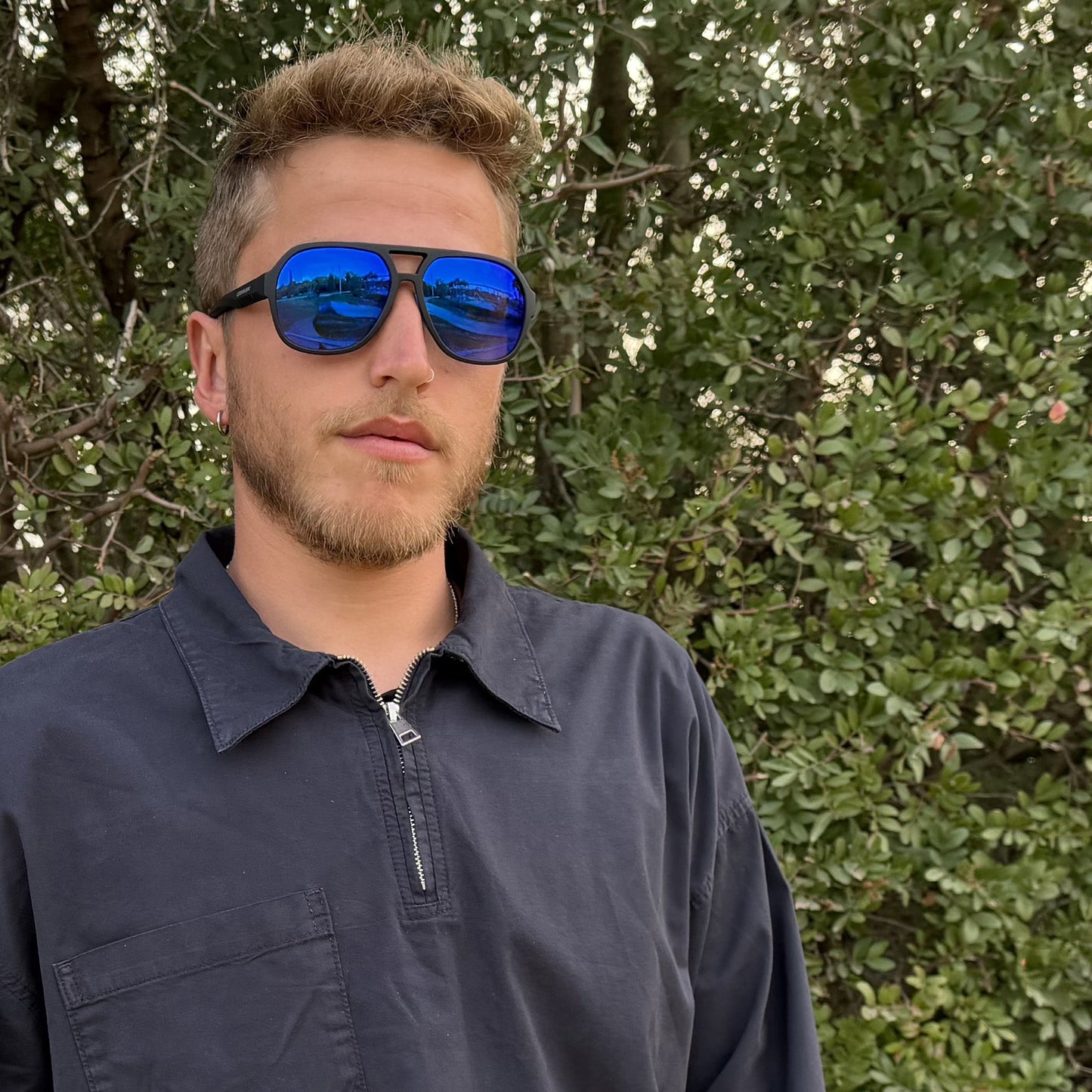 Papagayo · gafas de sol de goma negra con lentes de espejo azul UV400