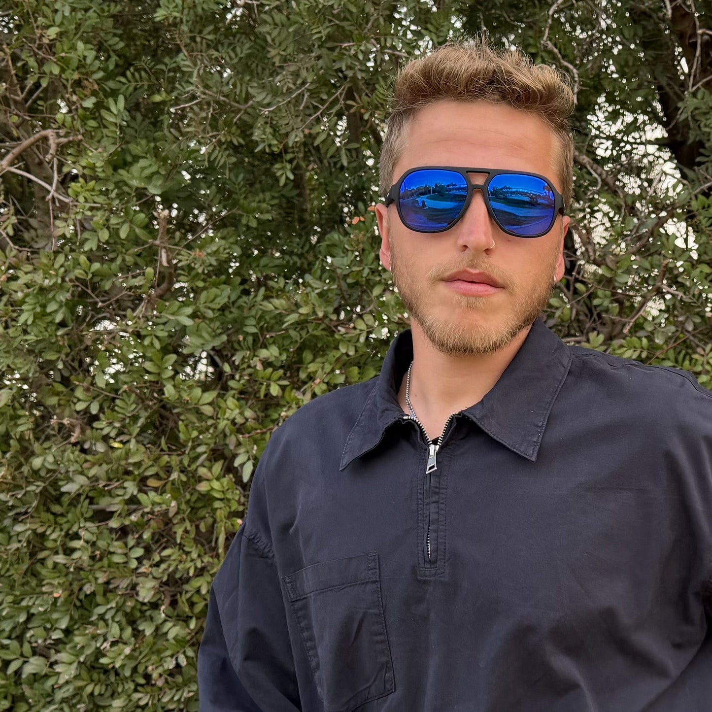 Papagayo · gafas de sol de goma negra con lentes de espejo azul UV400