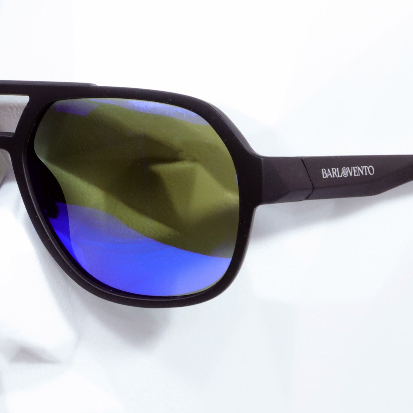Papagayo · gafas de sol de goma negra con lentes de espejo azul UV400