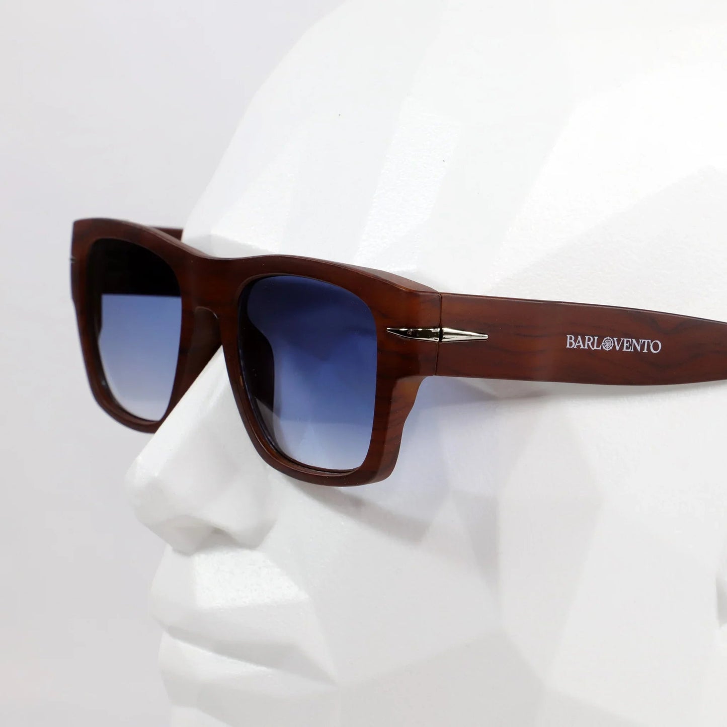 Pechón · gafas de sol cuadradas con vetas de madera y lentes azules