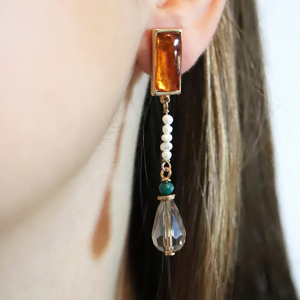 Pendientes de gota con ámbar, perlas blancas y cristal, estilo bohemio y elegante.