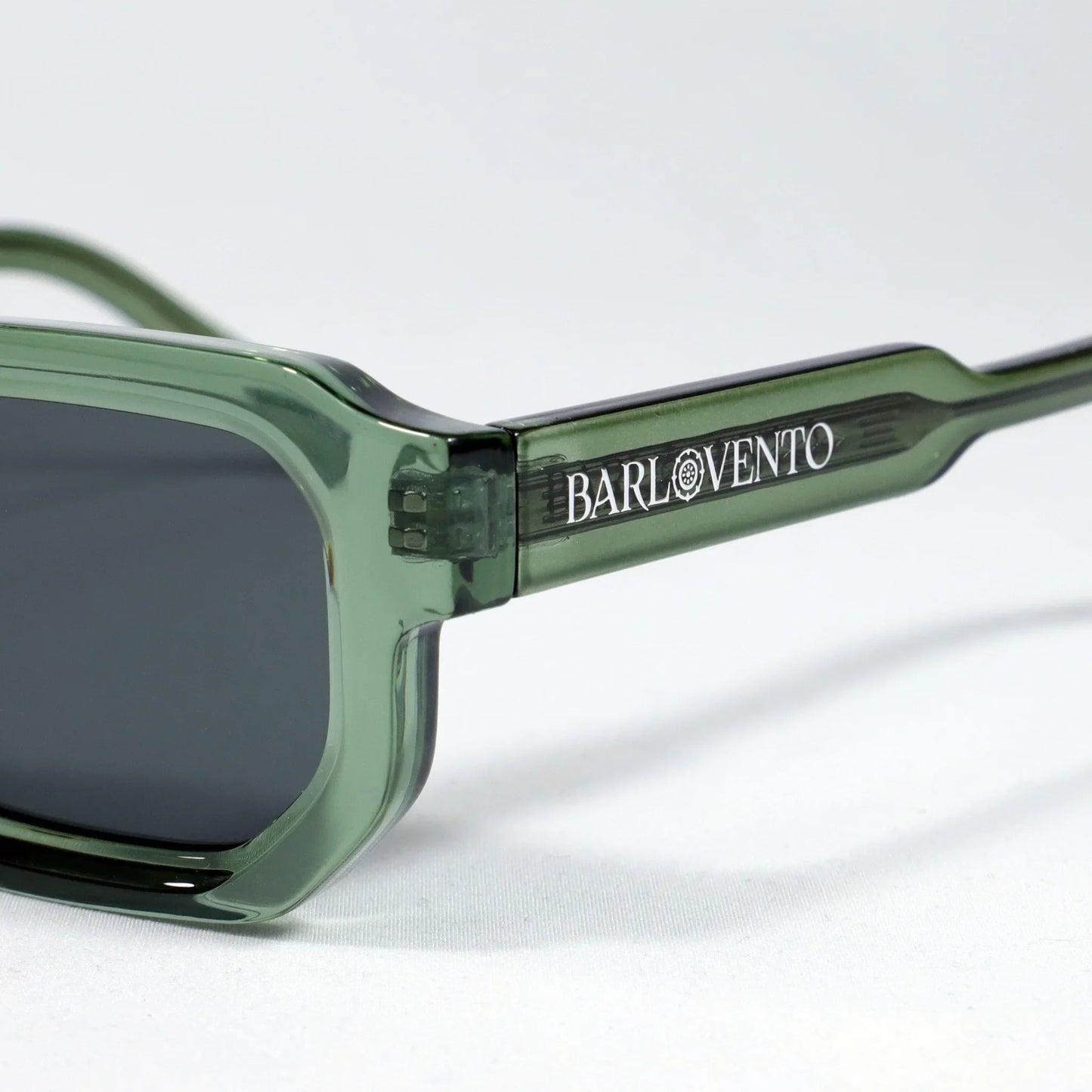 Portet · gafas de sol verdes llamativas con lentes negras UV400