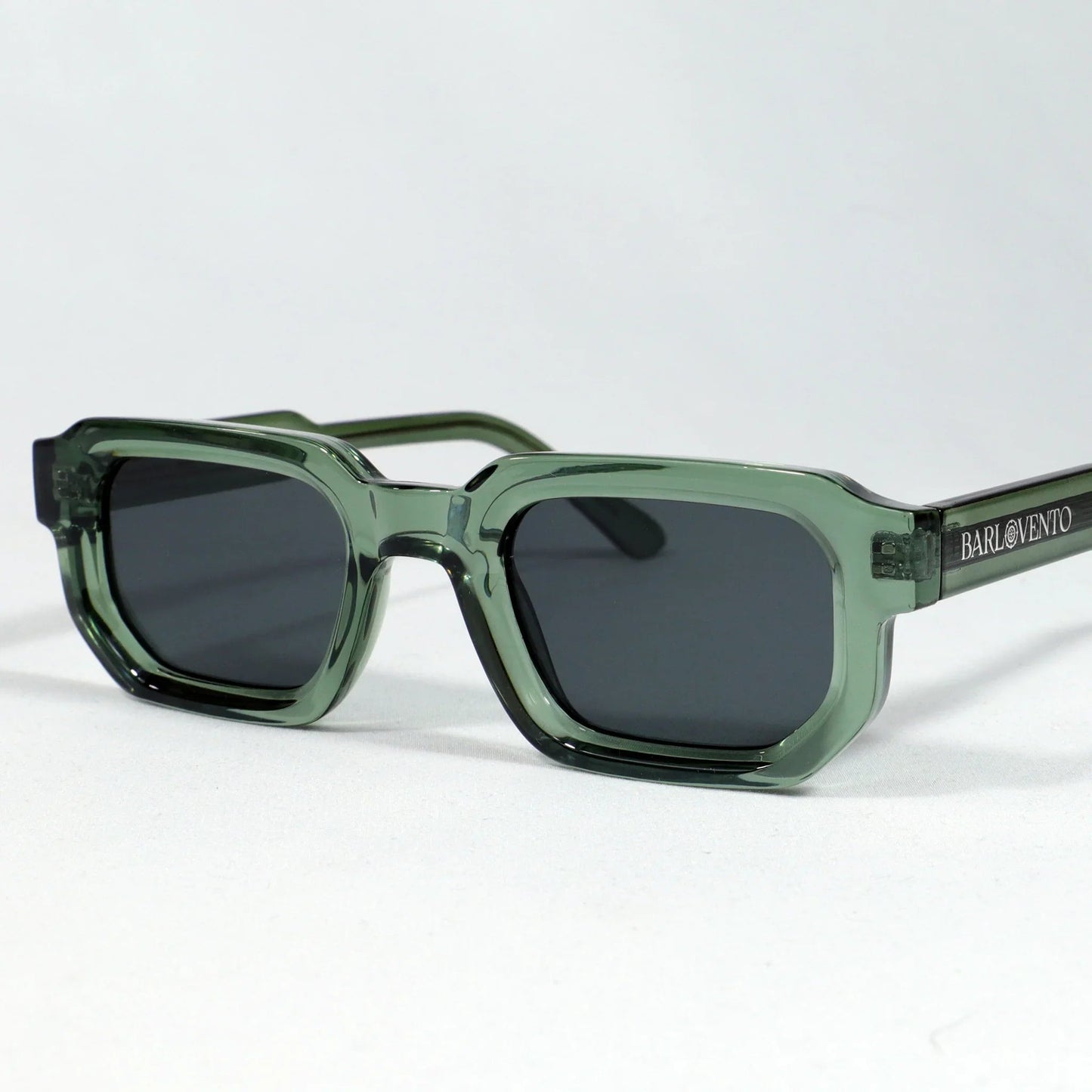 Portet · gafas de sol verdes llamativas con lentes negras UV400