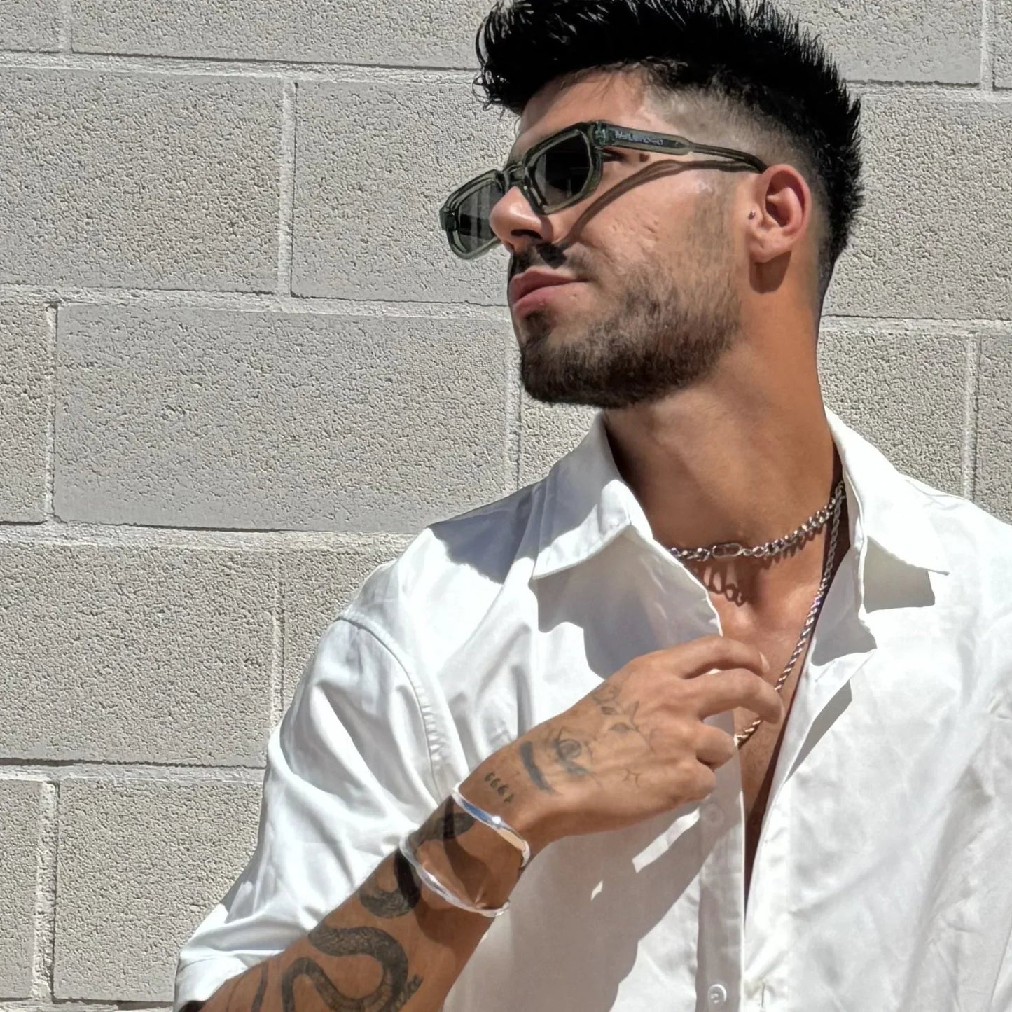 Portet · gafas de sol verdes llamativas con lentes negras UV400