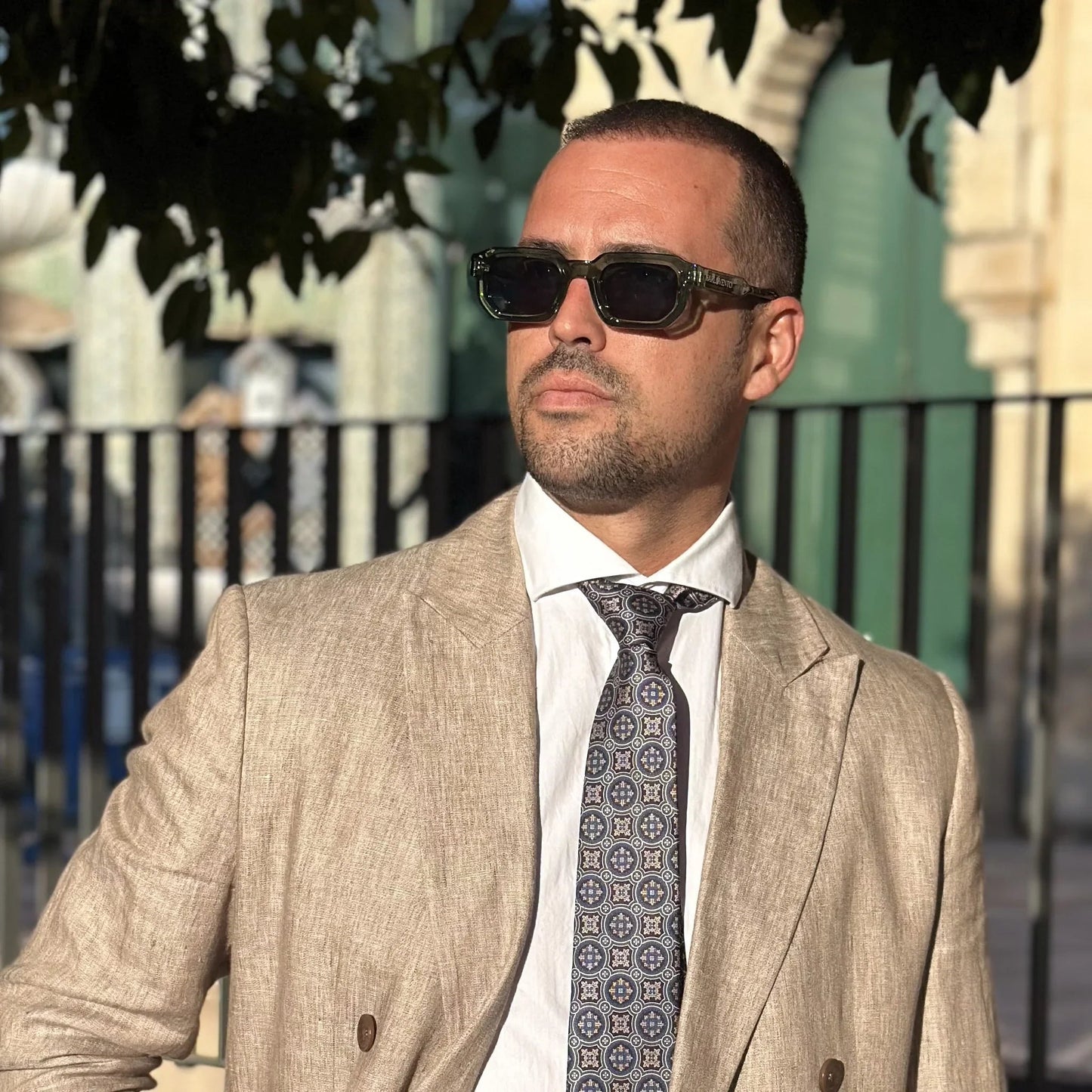 Portet · gafas de sol verdes llamativas con lentes negras UV400