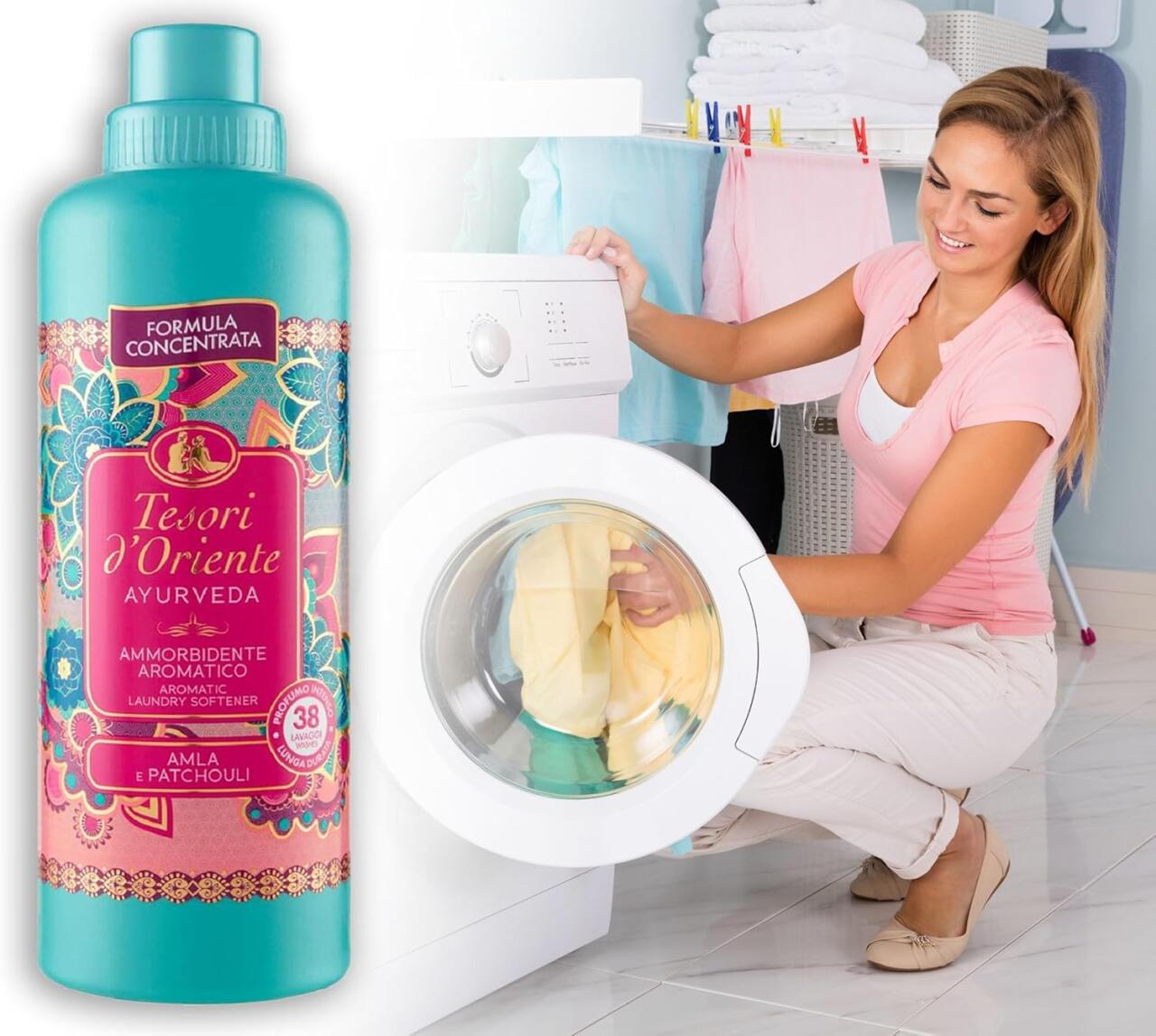 Botella de suavizante textil azul con diseño floral junto a mujer cargando una lavadora en un cuarto de lavado.