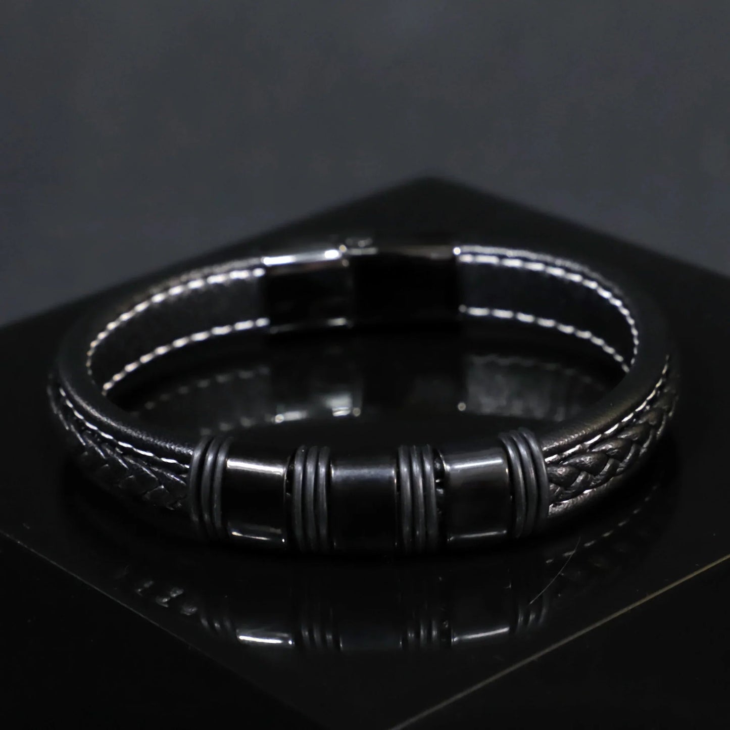 Pulsera Betel · Pulsera de cuero