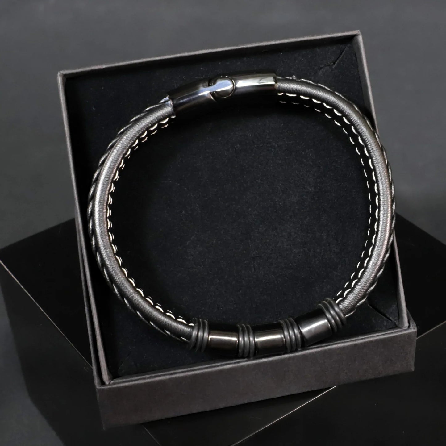 Pulsera Betel · Pulsera de cuero
