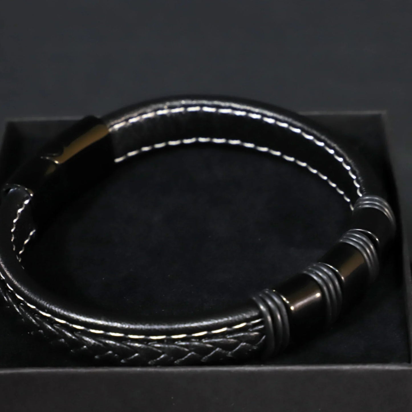 Pulsera Betel · Pulsera de cuero
