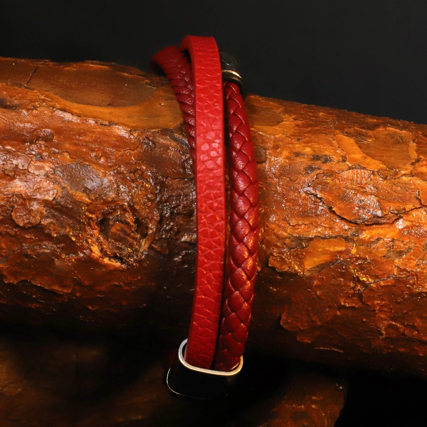 Pulsera Domo · Pulsera de cuero rojo
