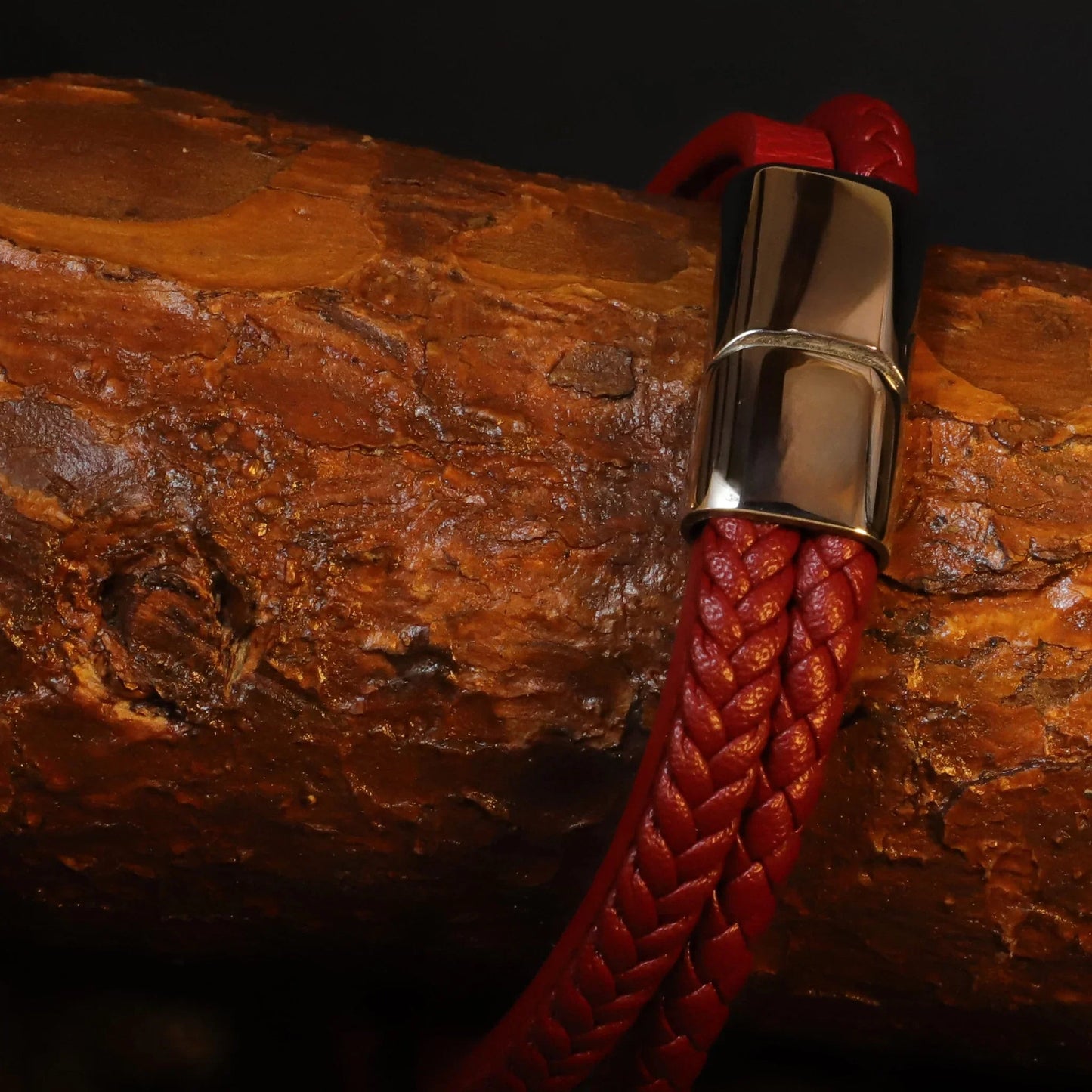 Pulsera Domo · Pulsera de cuero rojo